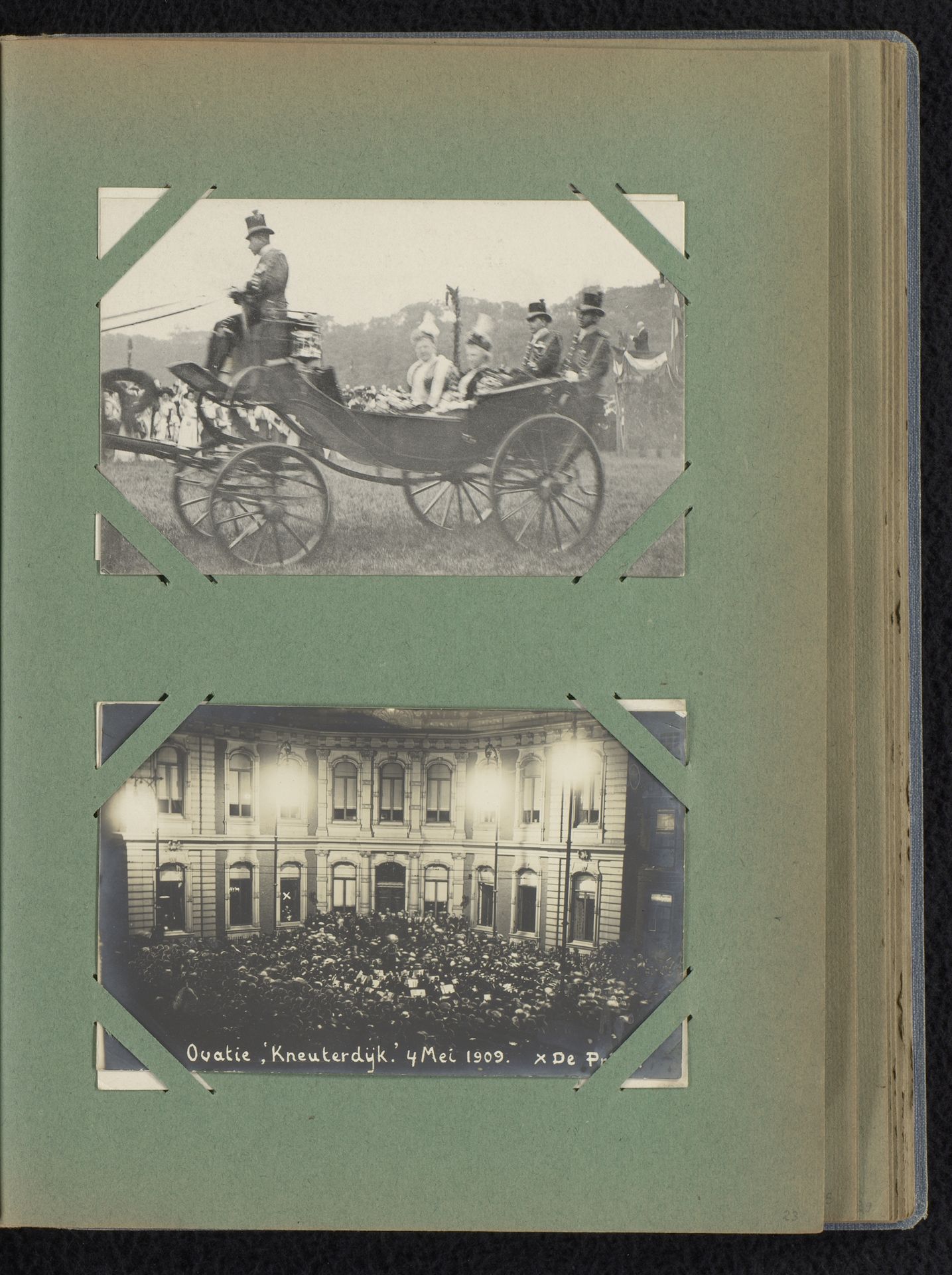 Twee prentbriefkaarten van de aubade ter ere van de geboorte van prinses Juliana op 8 juni 1909 in Den Haag en de ovatie bij Paleis Kneuterdijk op 4 mei 1909 by Anonymous