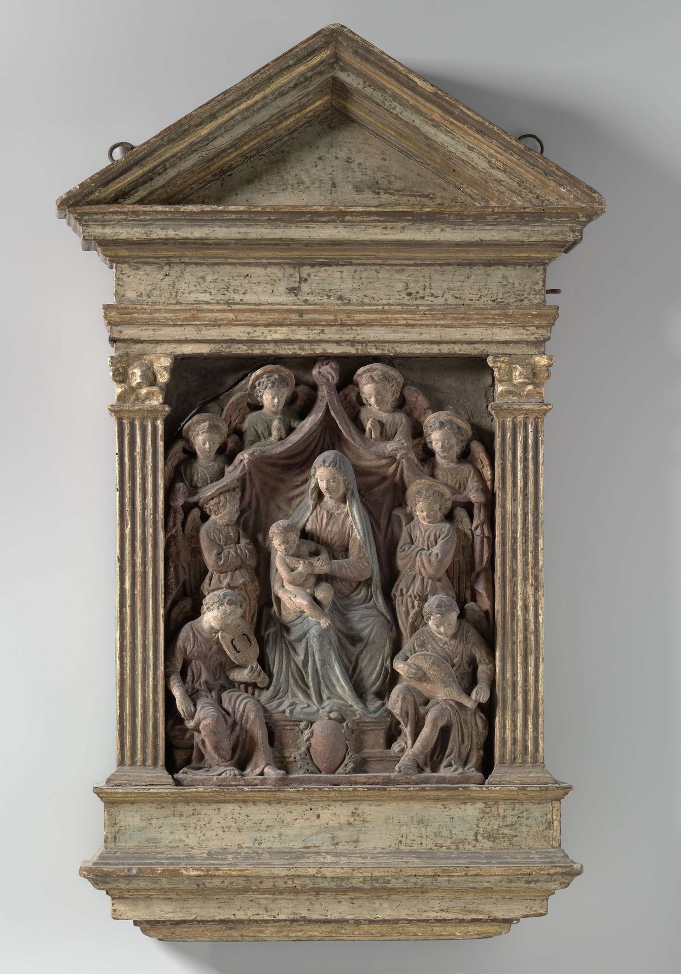 Maria met kind zittend op een troon, omgeven door engelen by Michele da Firenze