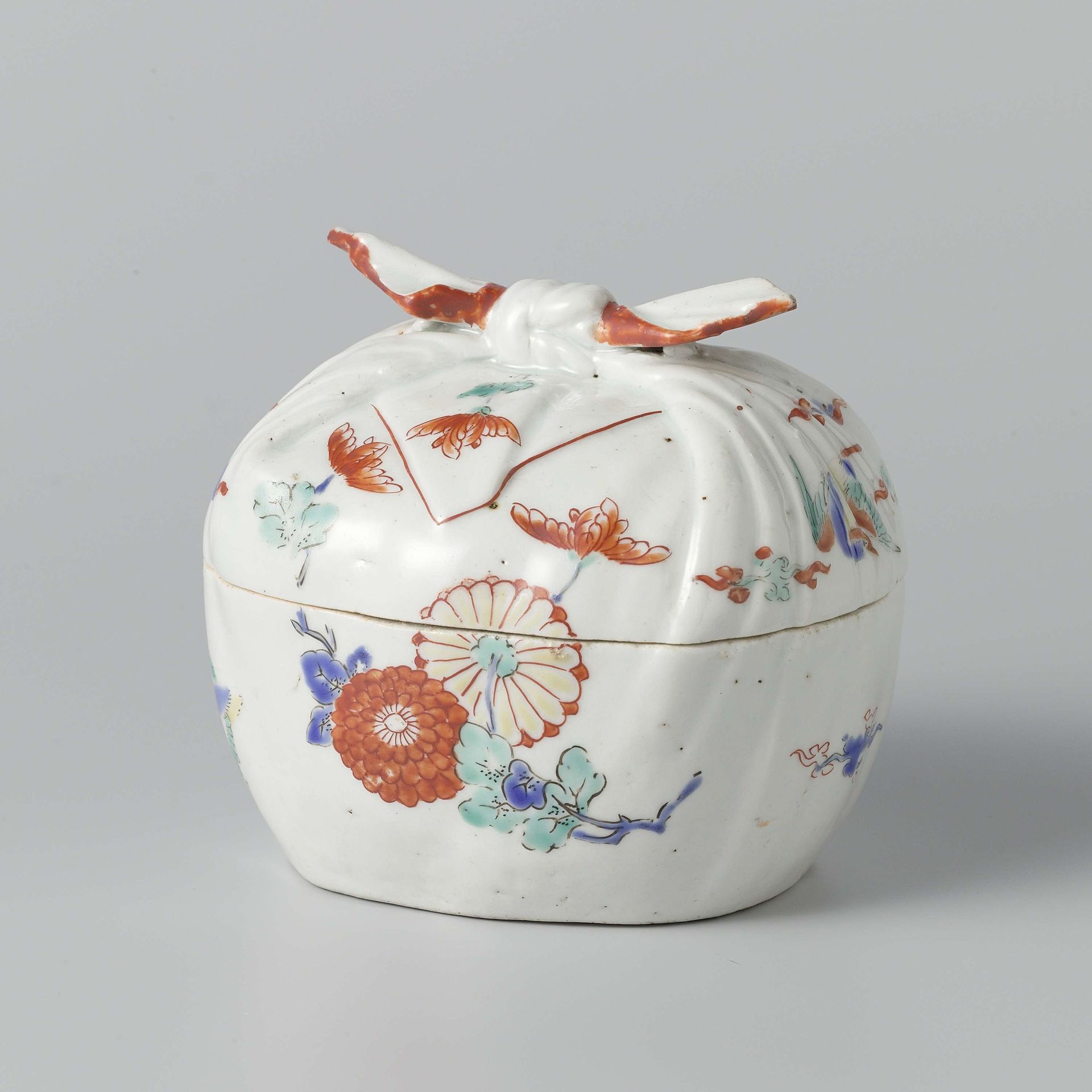 Box in the shape of a knotted cloth by Anonymous