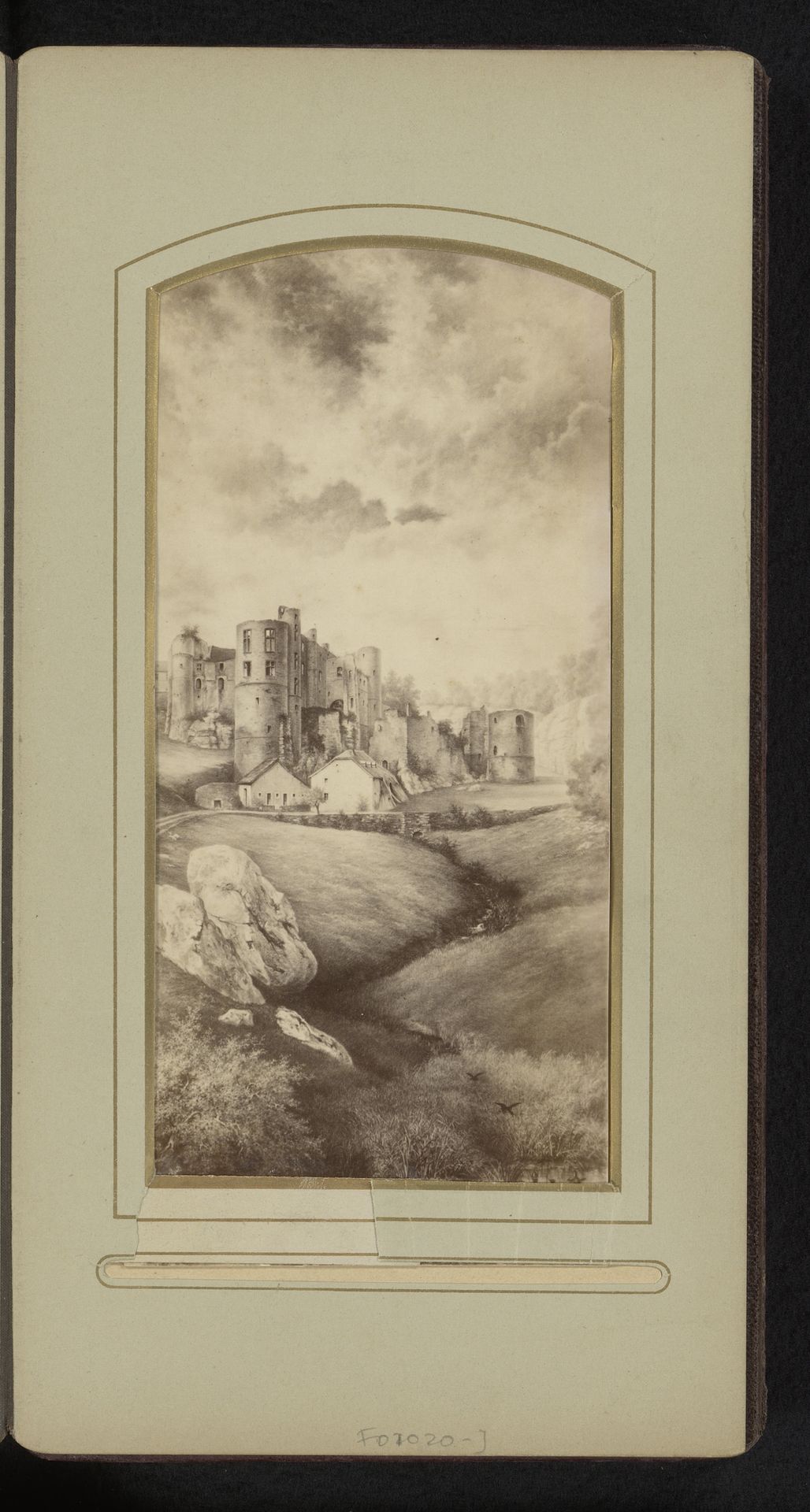 Fotoreproductie van een prent van Burg Beaufort by Nicolas Maroldt