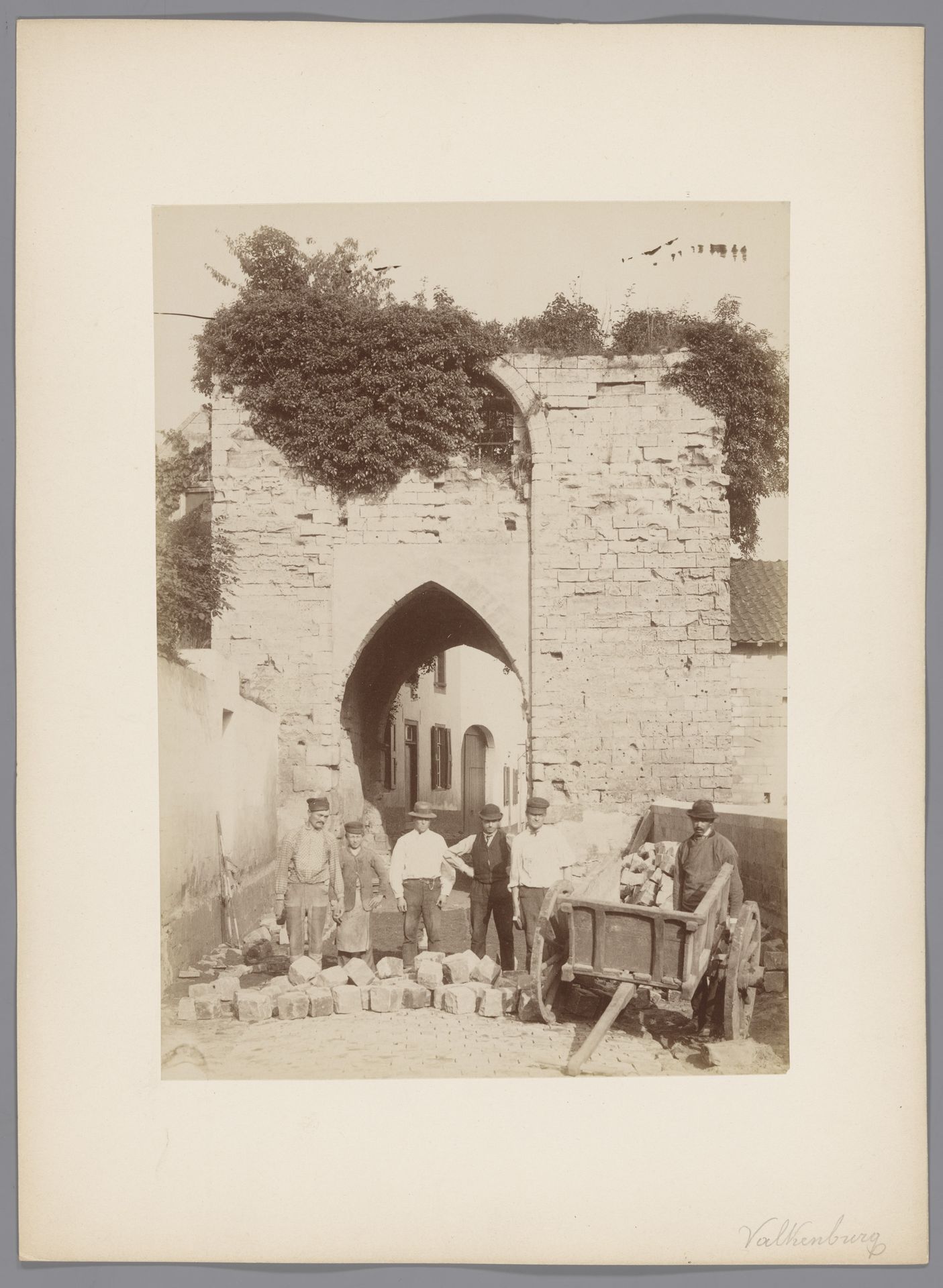 Buitenzijde van de Berkelpoort te Valkenburg by anoniem (Monumentenzorg)