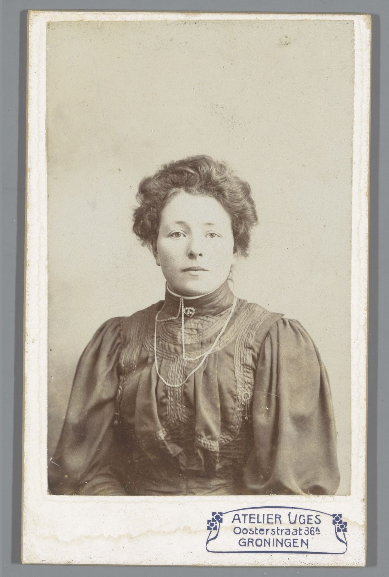 Portret van een onbekende vrouw by Reinier Uges
