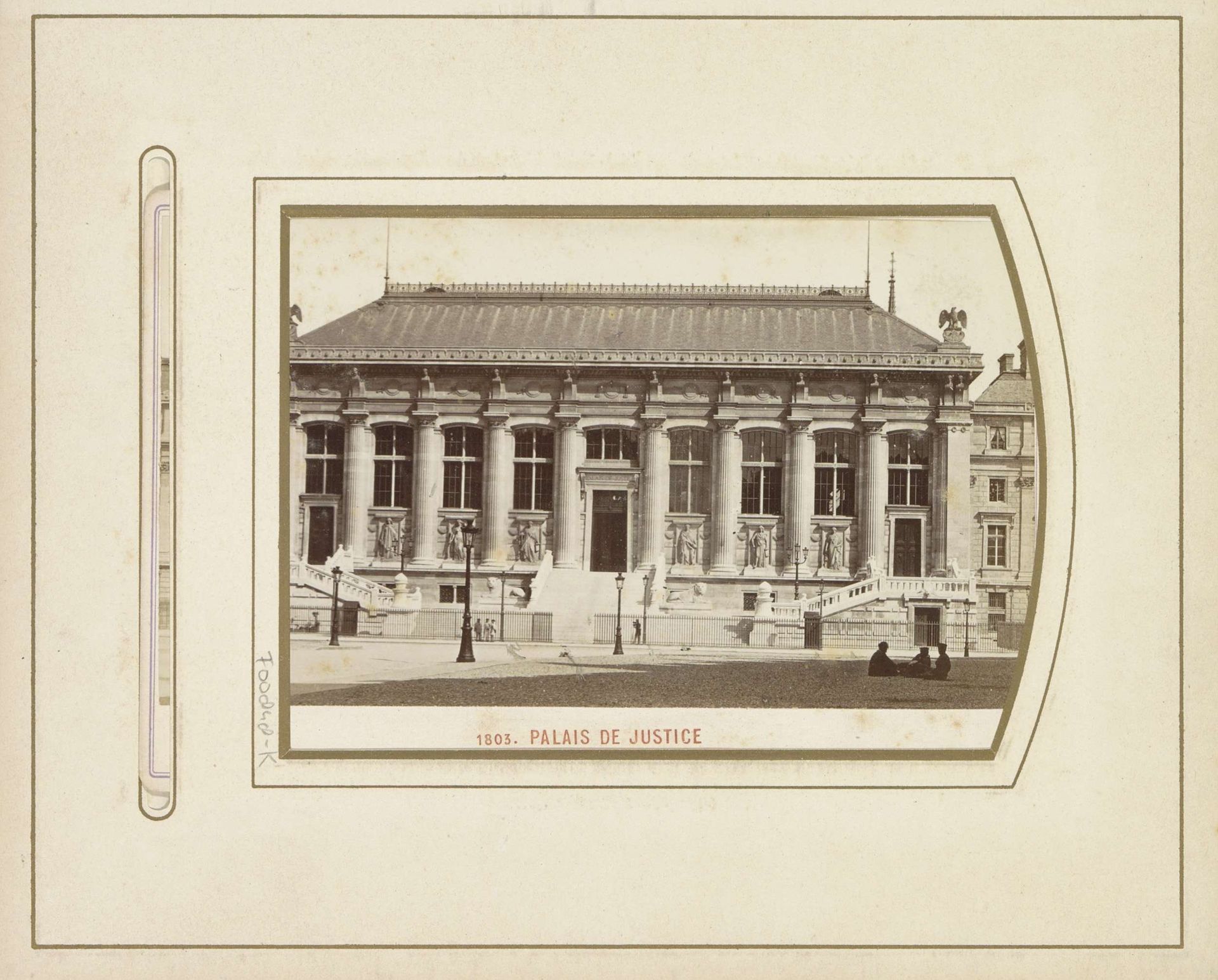 Exterieur van het Palais de Justice in Parijs by Ernest Ladrey