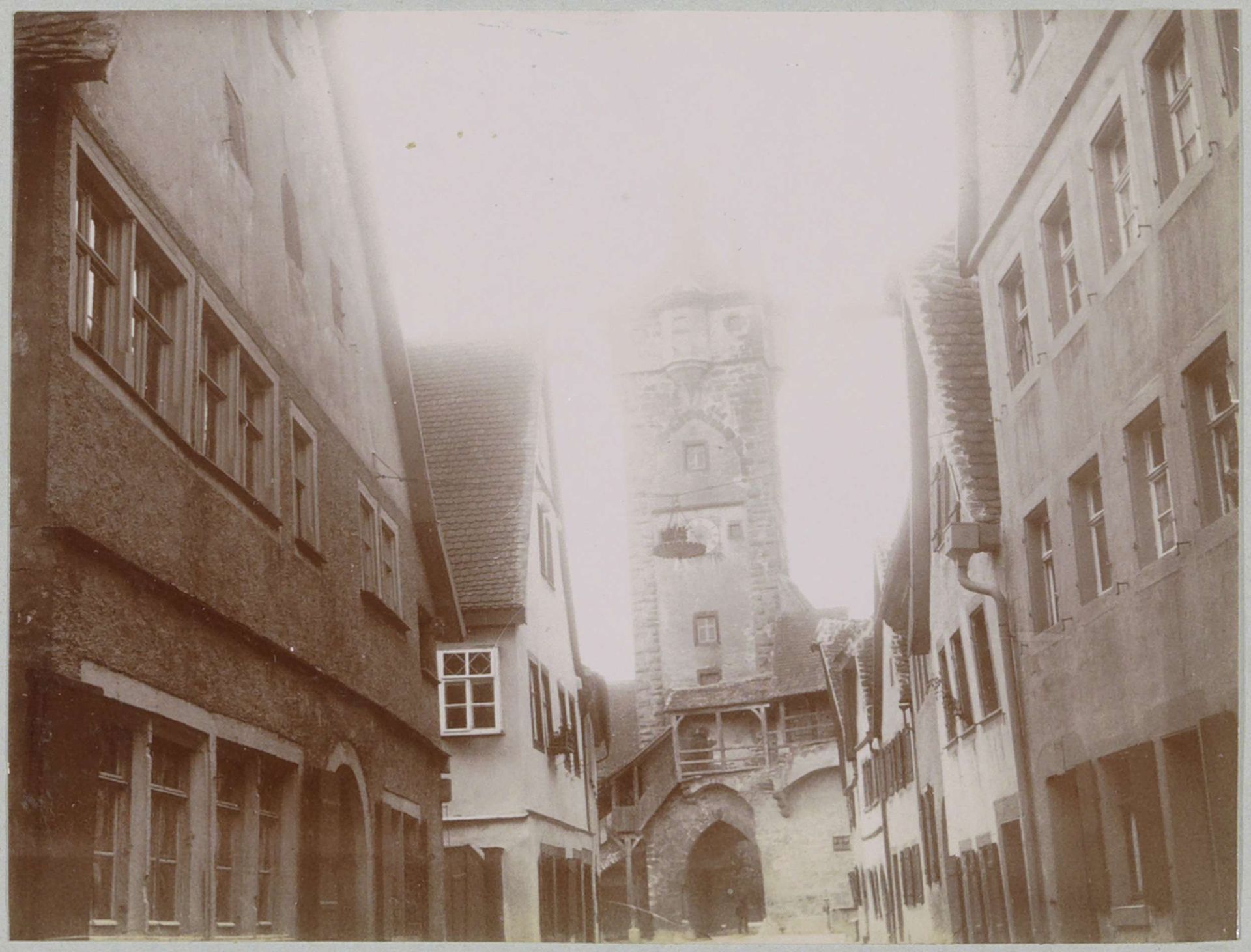 Gezicht op de Klingentor in Rothenburg ob der Tauber by Delizy