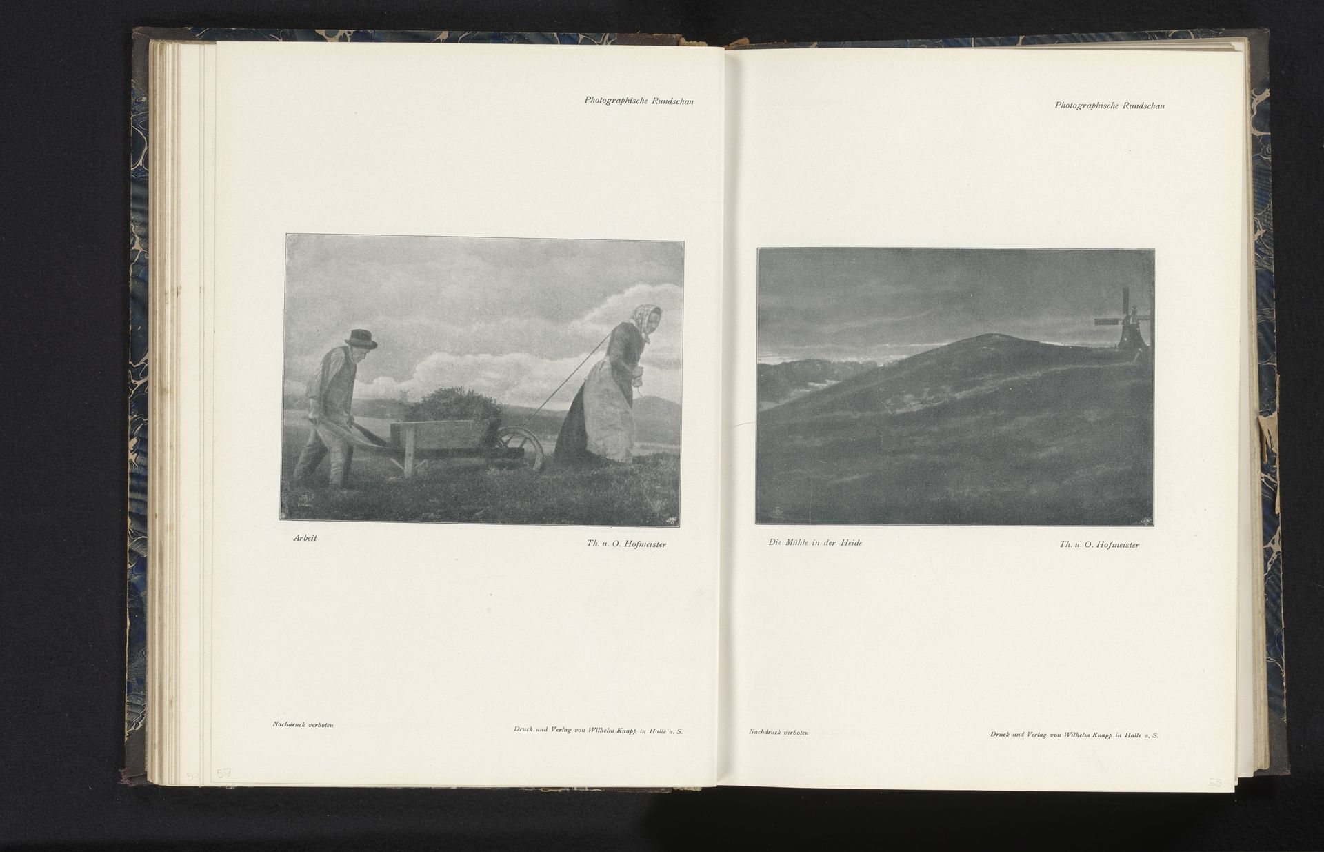 Gezicht op een molen op een heuvel by Th. u. O. Hofmeister