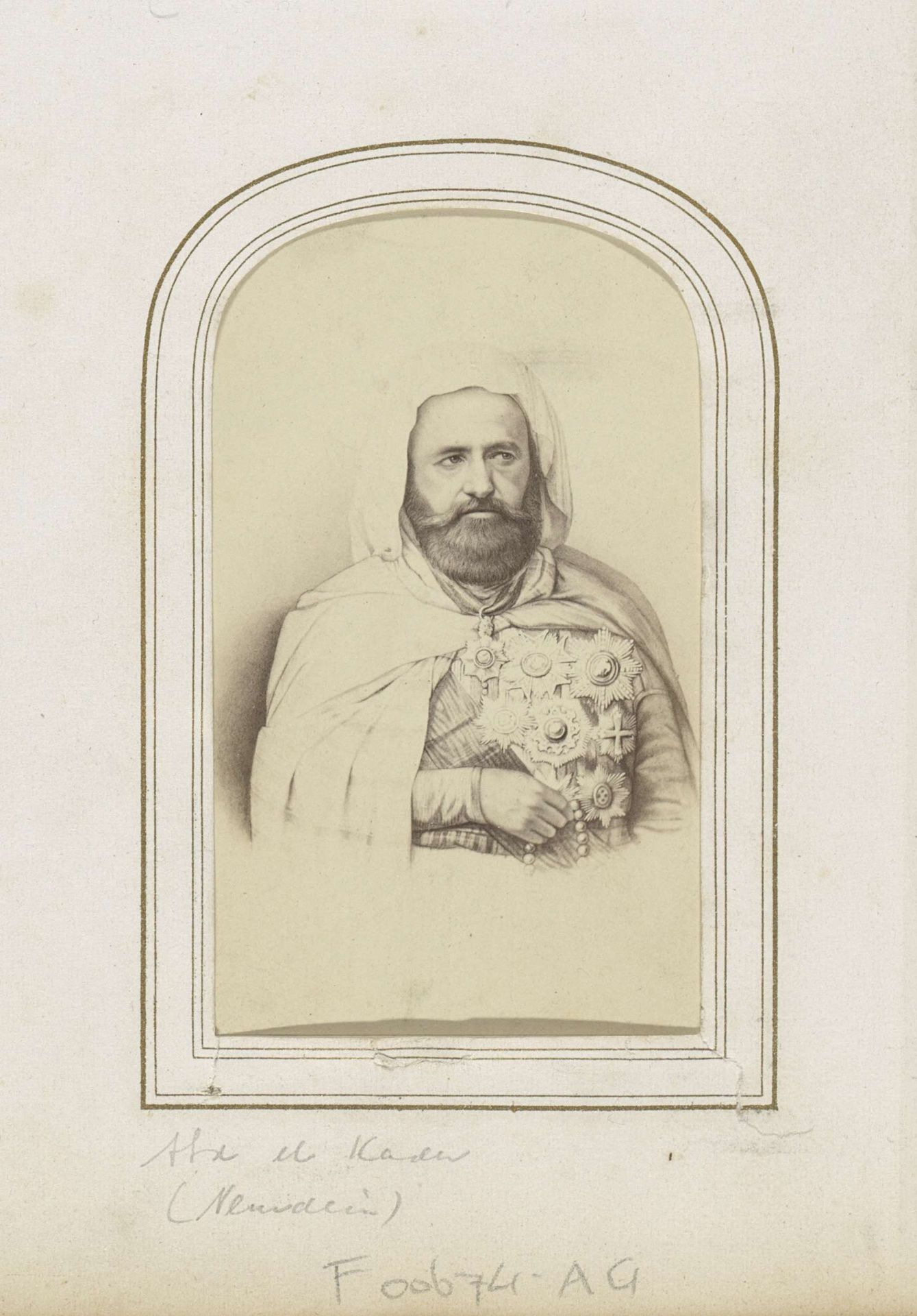 Fotoreproductie van (vermoedelijk) een getekend portret van Abd-el-Kader, Algerijns vrijheidsstrijder by Étienne Neurdein