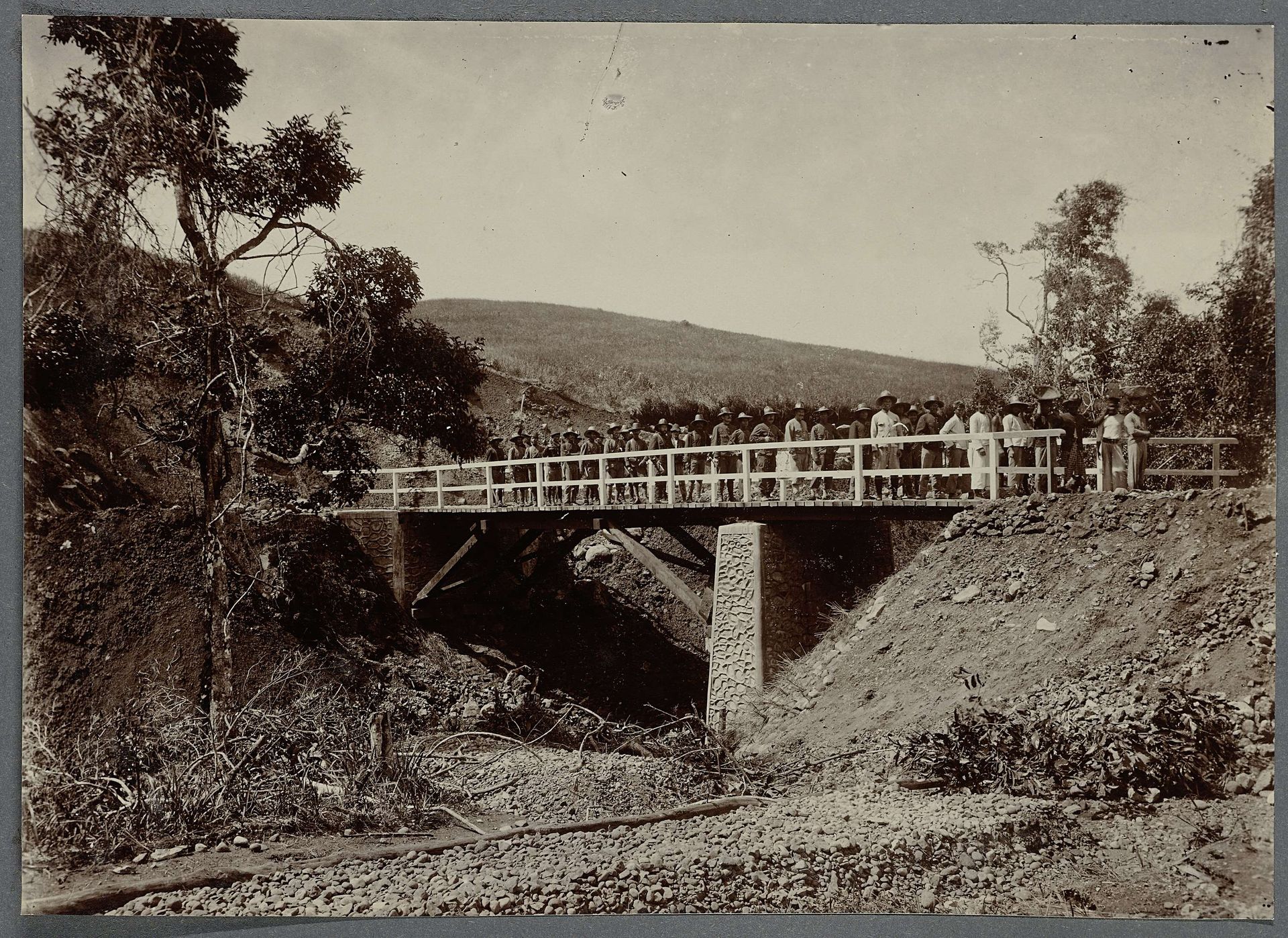 Brug aan de Gajoweg by Anonymous
