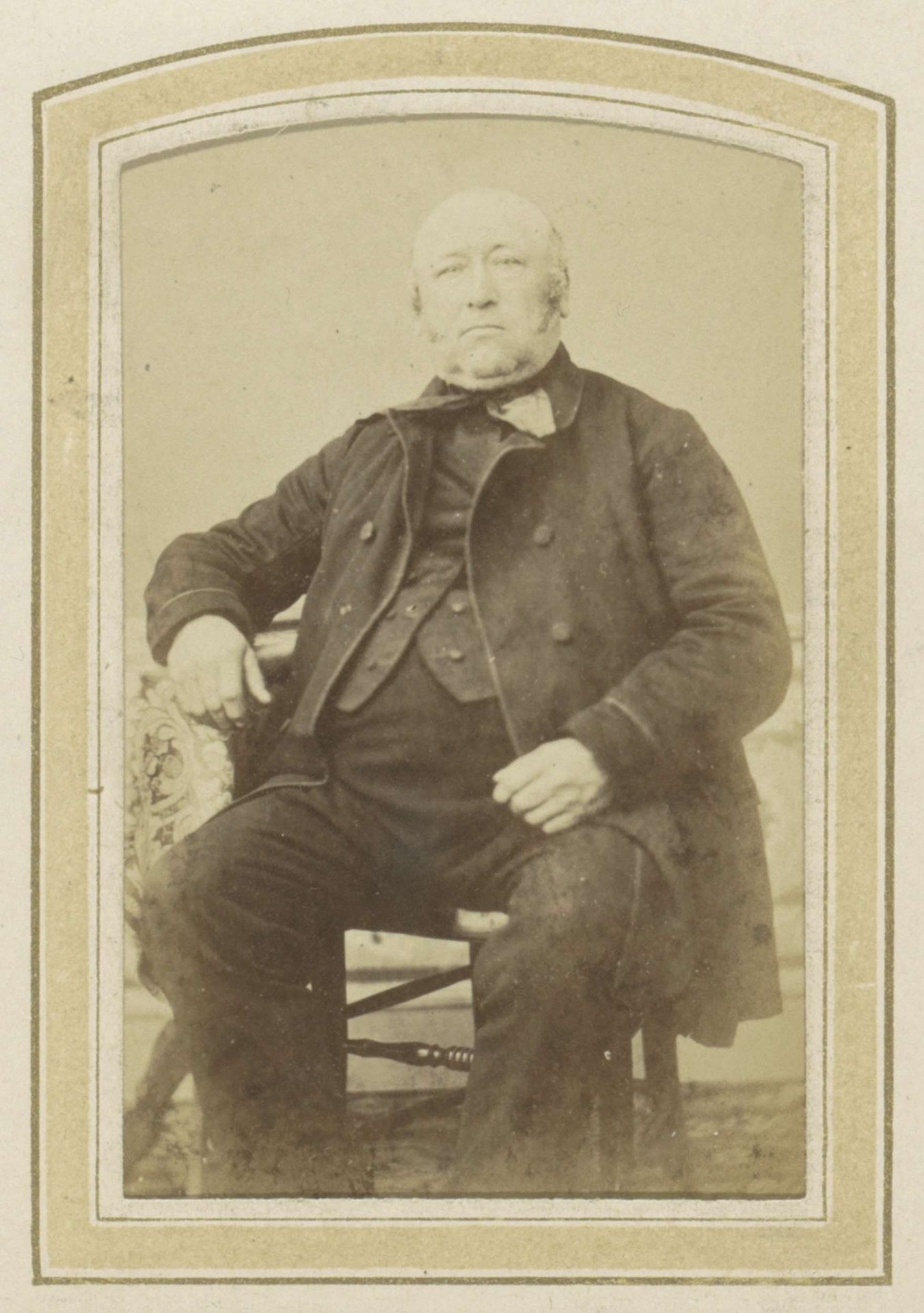 Portret van een zittende man met een jas by J.A. van Krieken