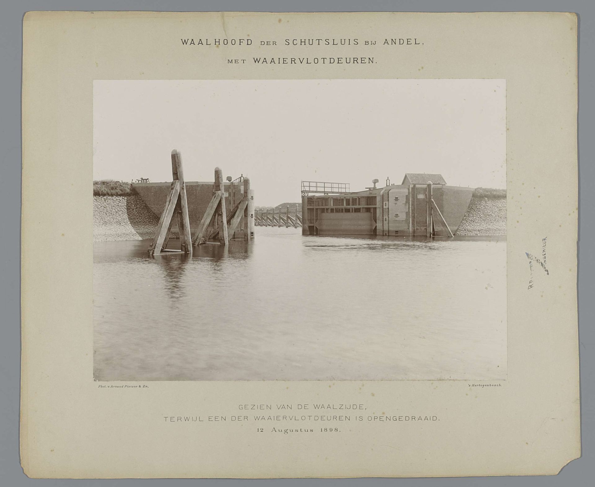 Bouw van de schutsluis bij Andel by Arnaud Pistoor & Zoon
