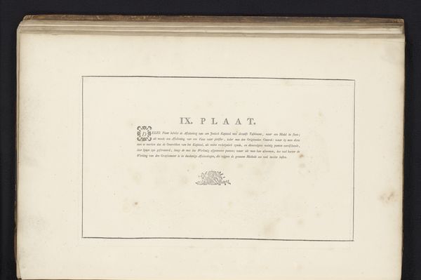 Toelichting bij een vaas en een Ionisch kapiteel met tafelment