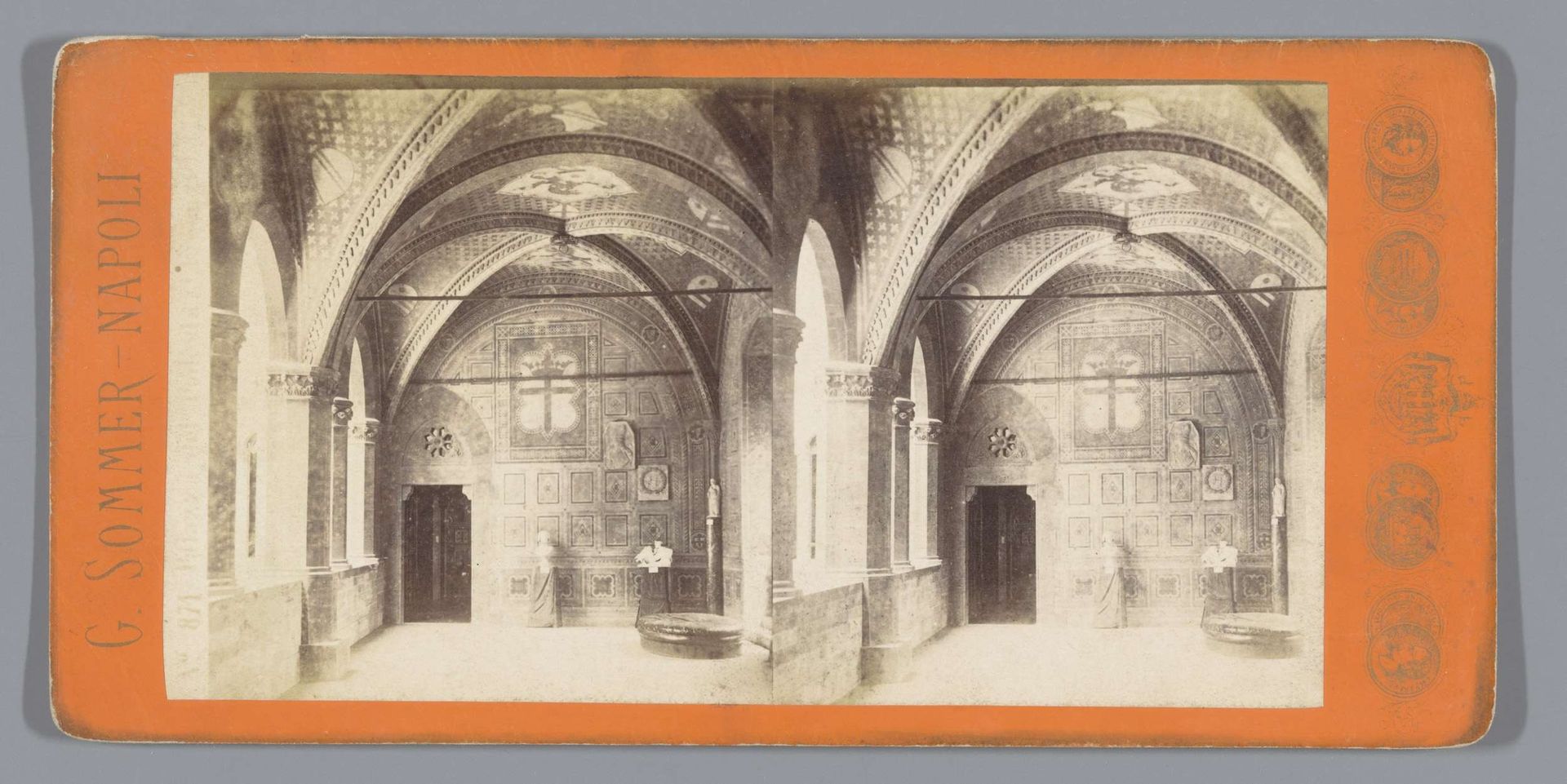 Interieur van vermoedelijk een kerk in Napels by Giorgio Sommer