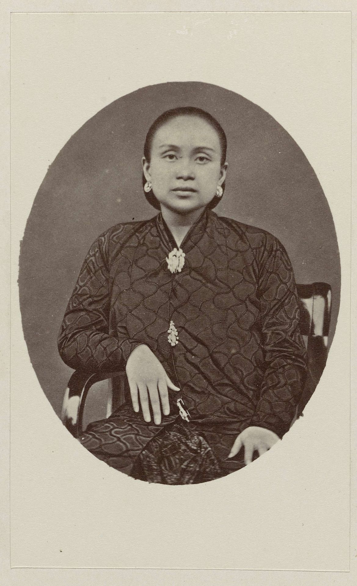 Echtgenote Ratoe van Pakoe Boewono IX, Susuhunan van Surakarta by Woodbury & Page