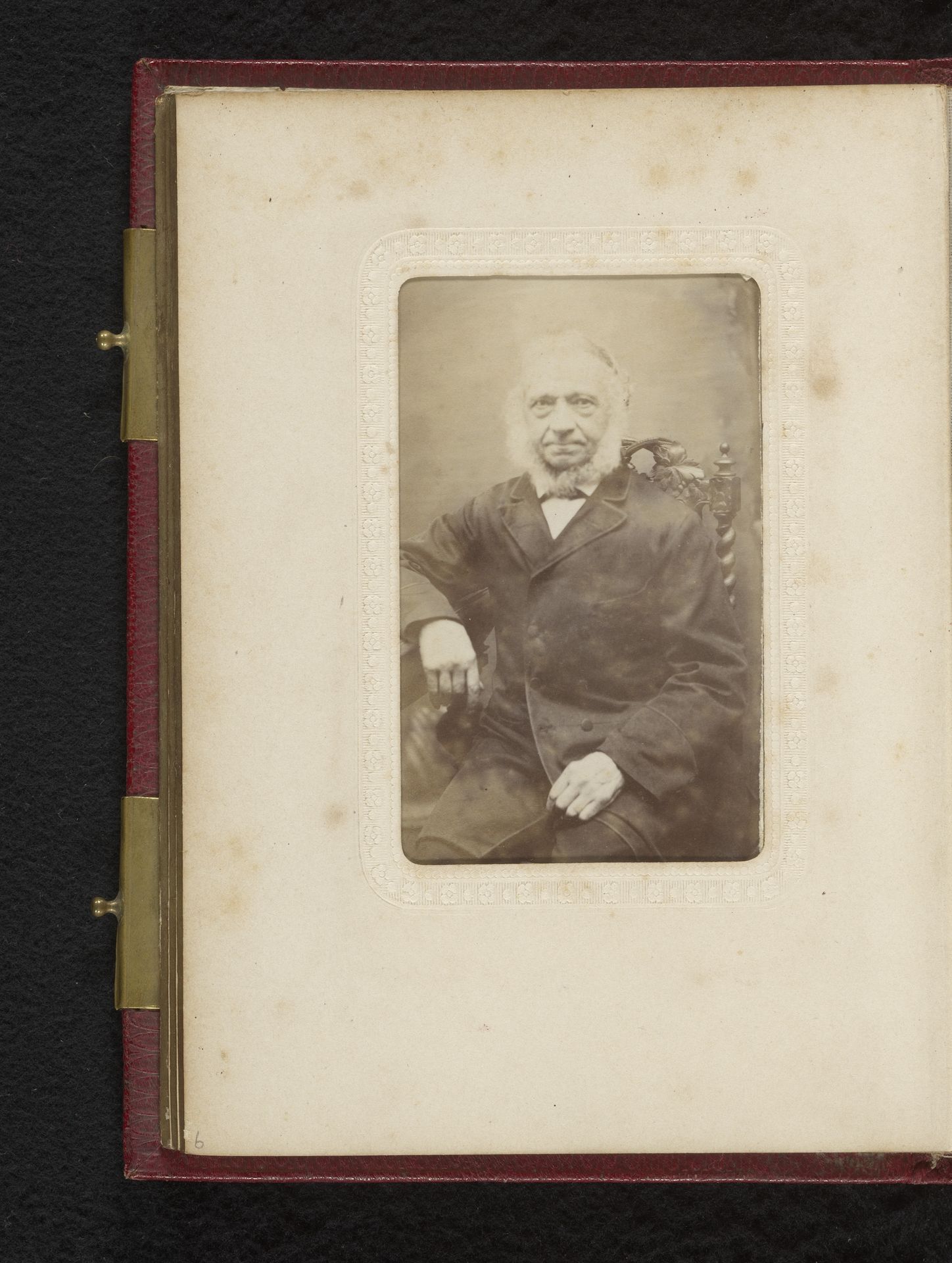 Portret van een zittende oude man met baard by Hermanus Jodocus Weesing