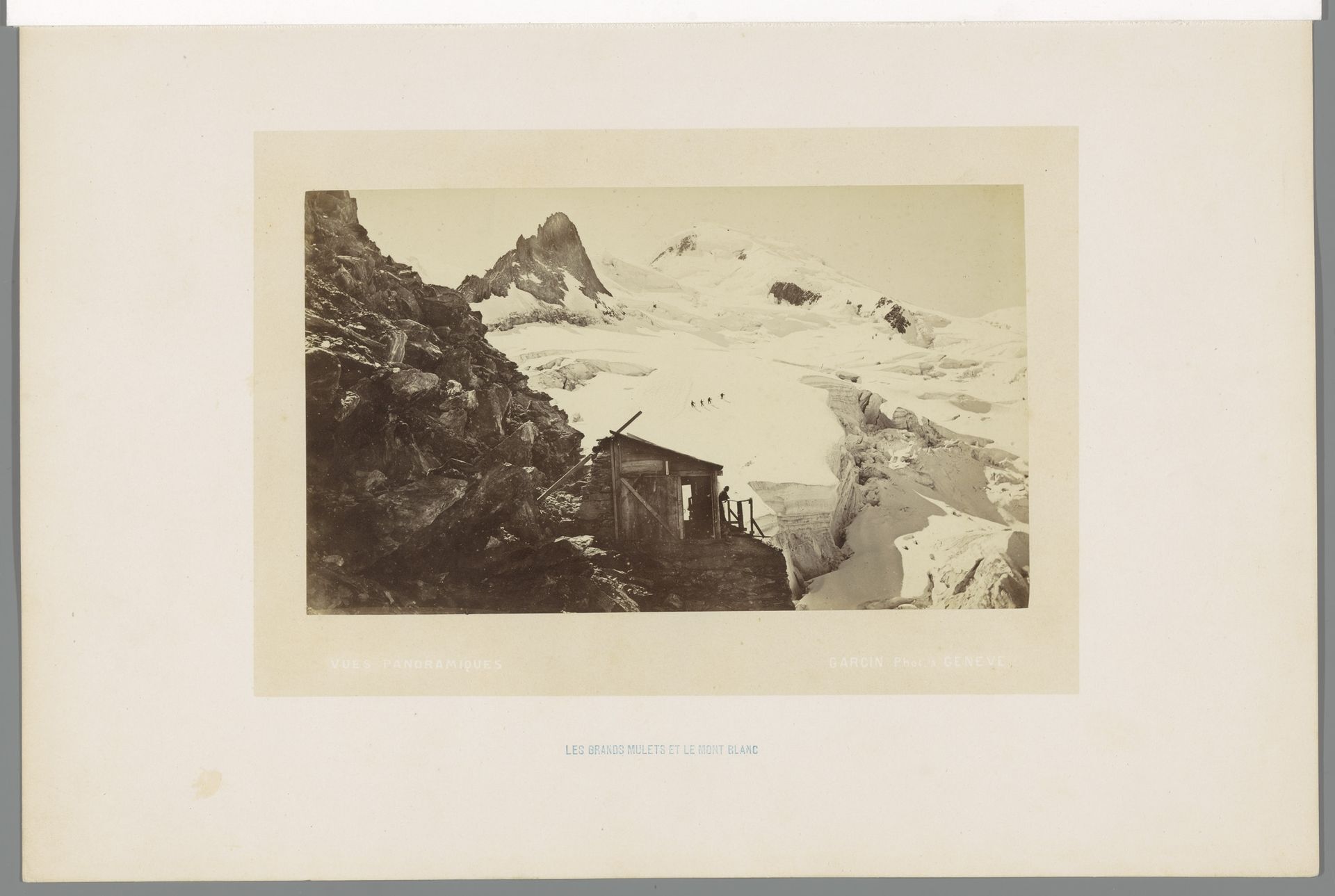 Gezicht op de Bossons gletsjer in het Mont Blancmassief (onderdeel van de Grands Mulets route) by Garcin