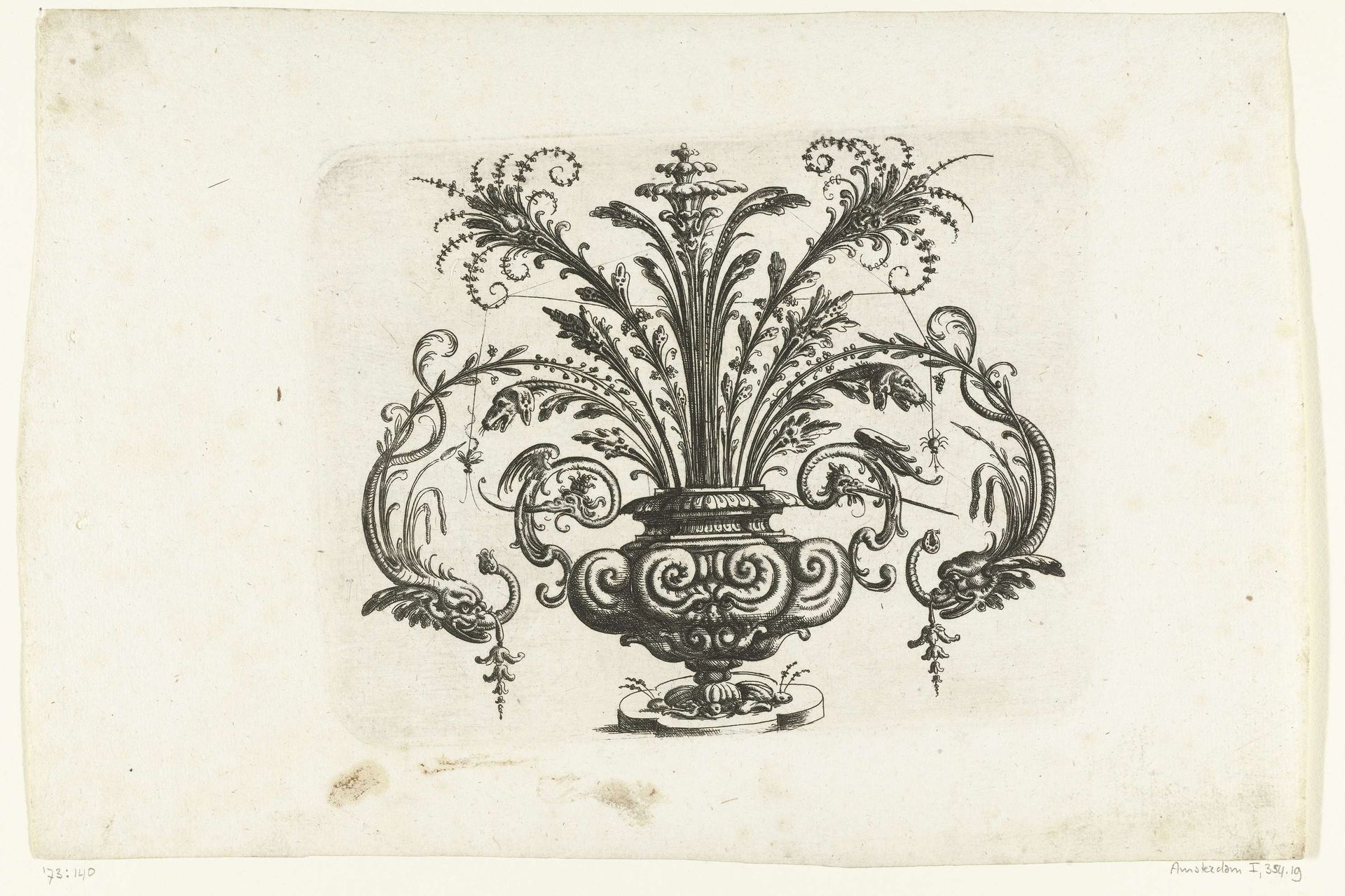 Vaas met bloemen en ranken by Christoph Jamnitzer