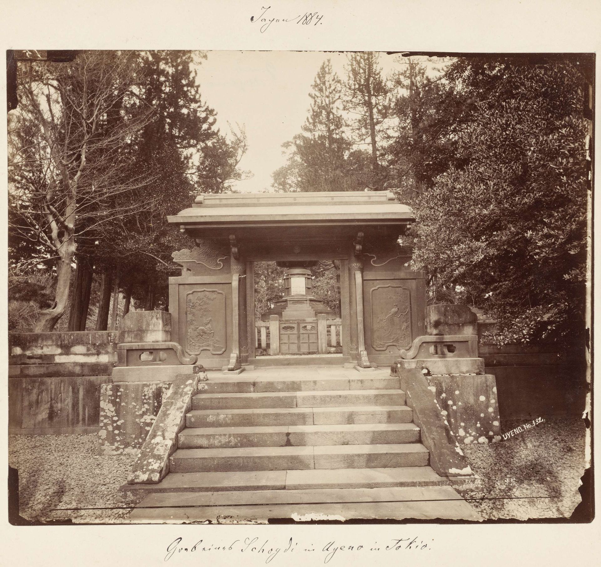 Graftombe van Shogun Tokugawa Ienobu in Zōjō-ji, Shibapark, Tokyo by Anonymous