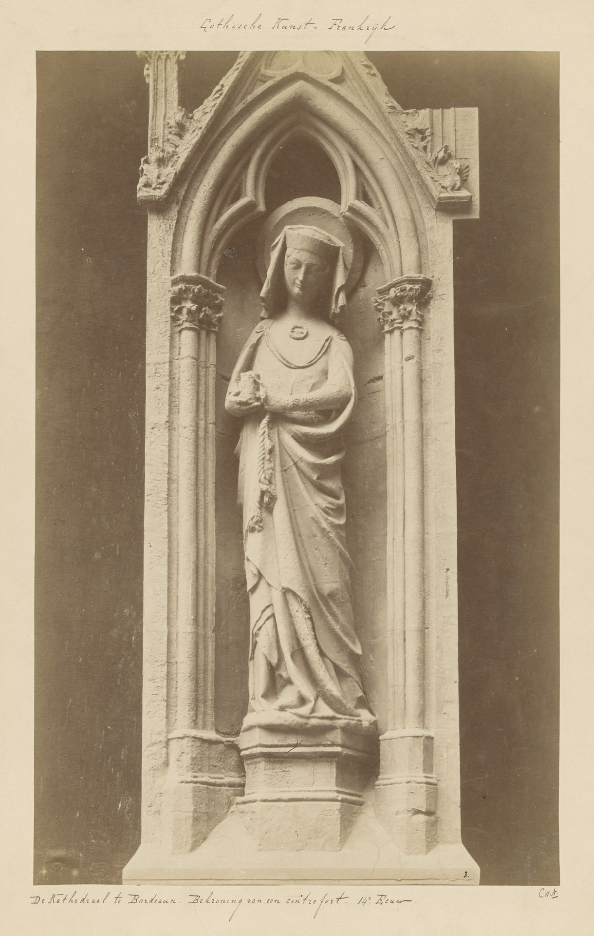 Sculptuur van een vrouw, vermoedelijk een heilige op de kathedraal Saint-André te Bordeaux by Médéric Mieusement