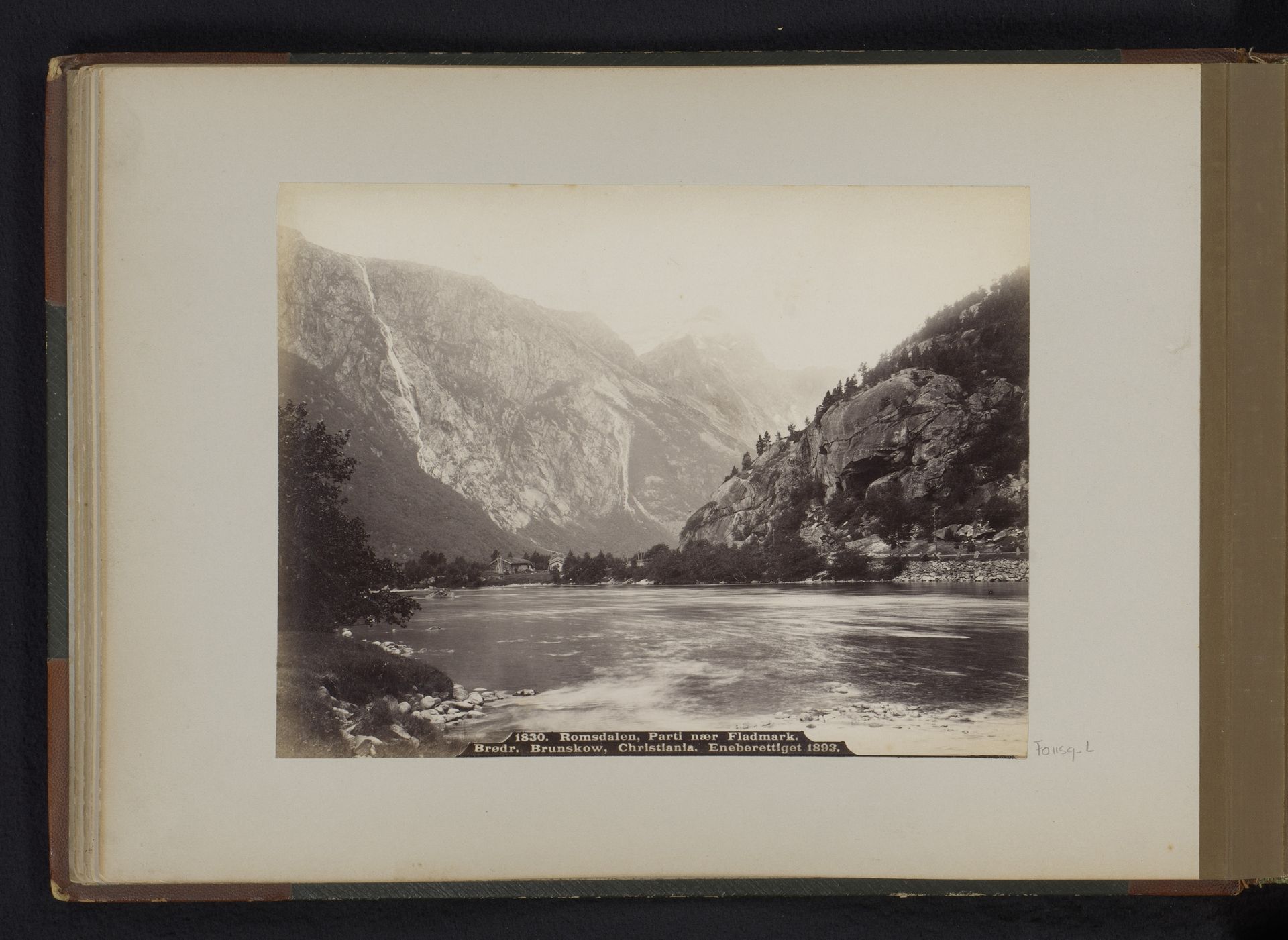 Gezicht op de vallei Romsdalen in Noorwegen by Brødrene Brunskow