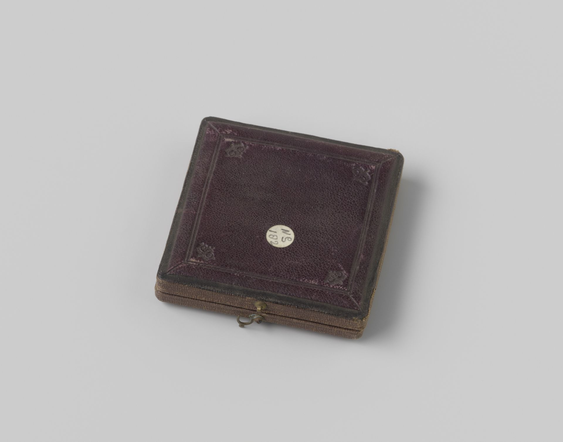 Doos horend bij een bronzen penning by David van der (1804-1879) Kellen