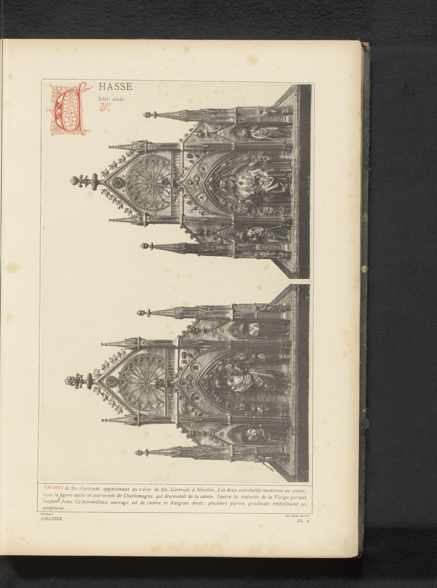 Twee relikwieënkasten van de heilige Gertrudis in de Sint-Gertrudiskerk in Nijvel, België by Anonymous
