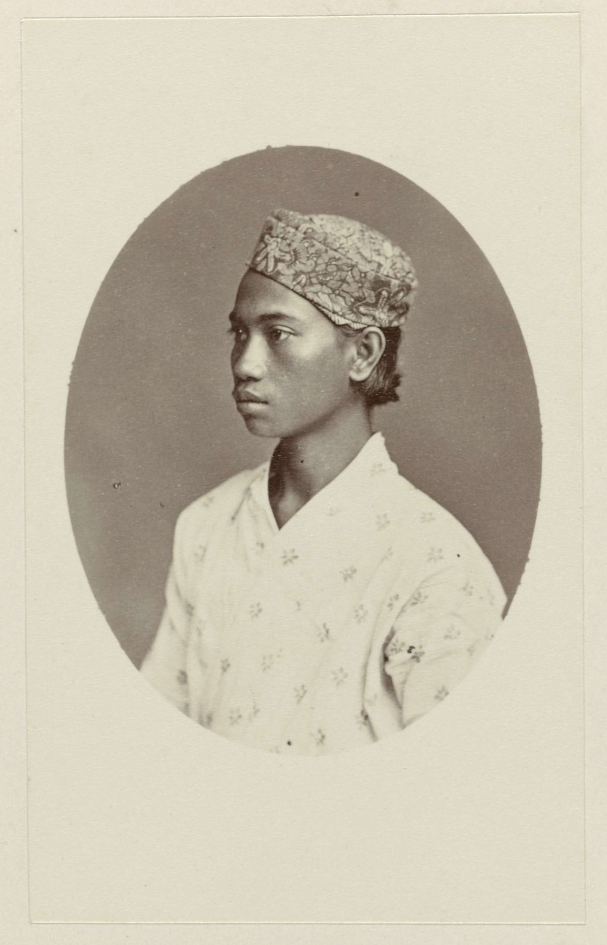 Portret van een jongen by Woodbury & Page
