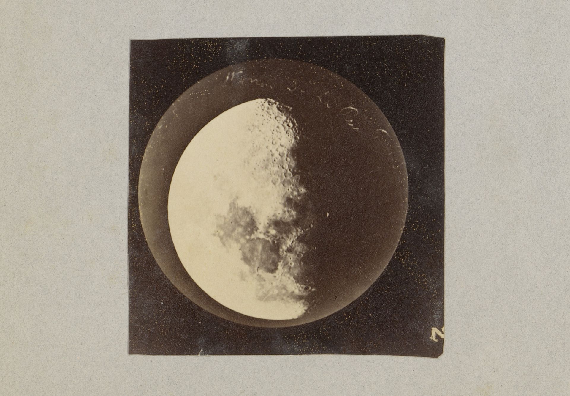Fotoreproductie van foto door Warren de la Rue van vlekken op de maan by Marinus Pieter Filbri