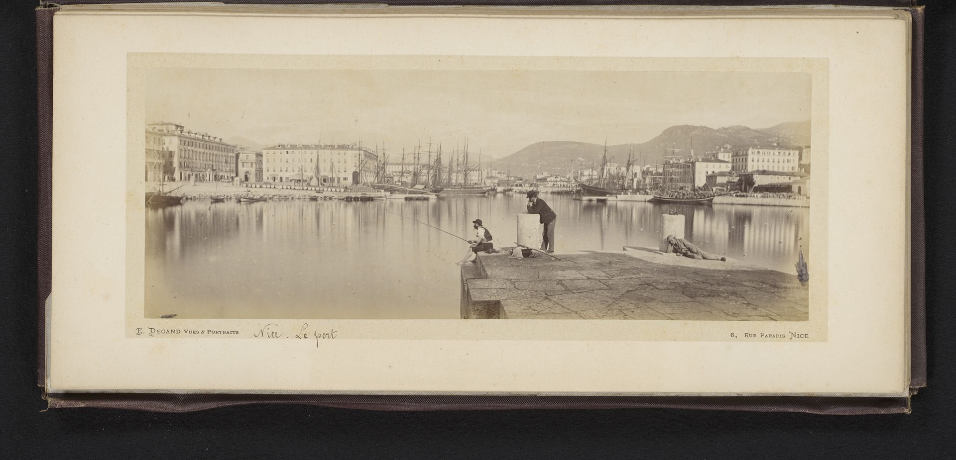 Gezicht op de haven van Nice by Eugène Degand