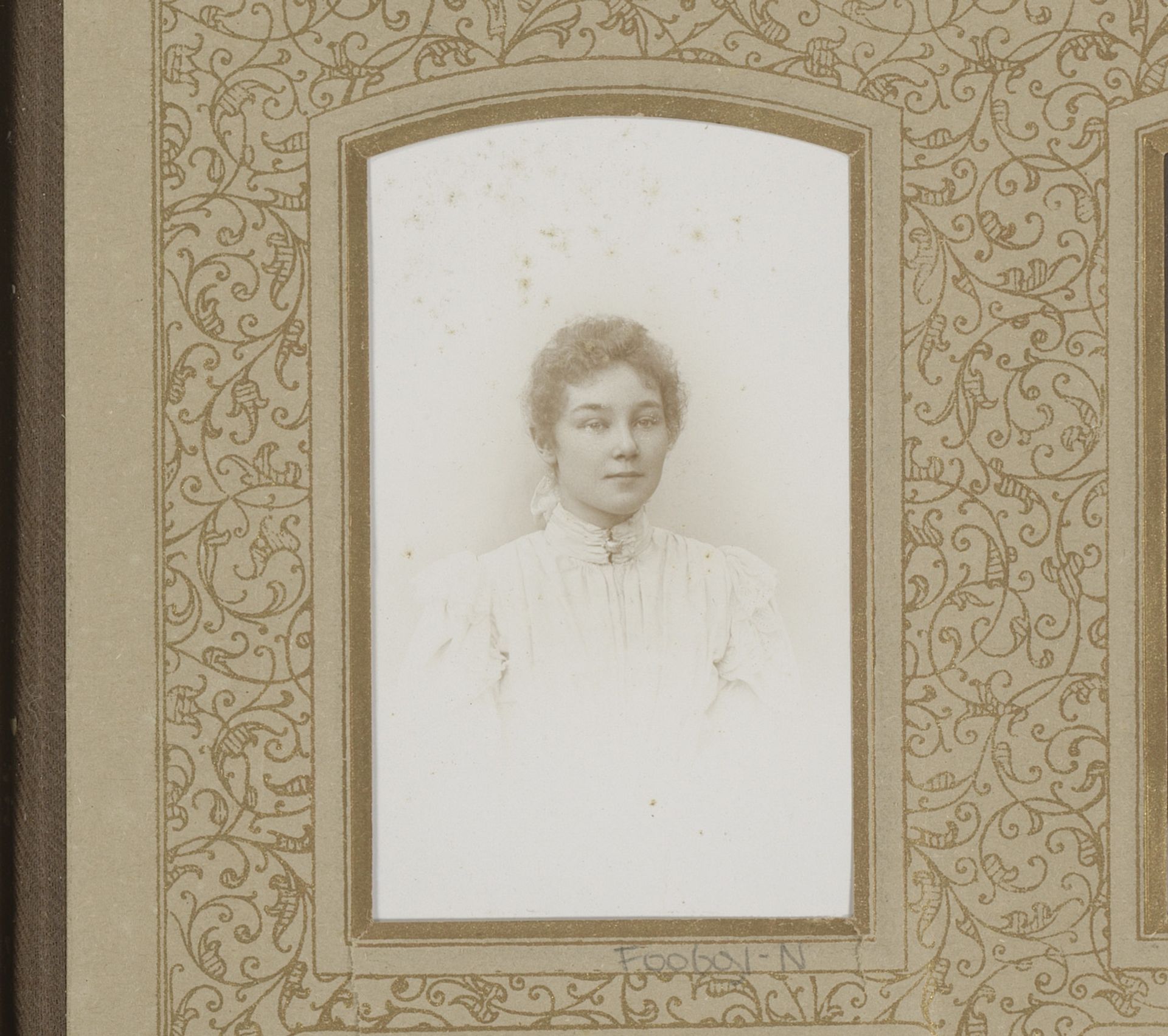 Portret van een jonge vrouw by J.W. Wentzel