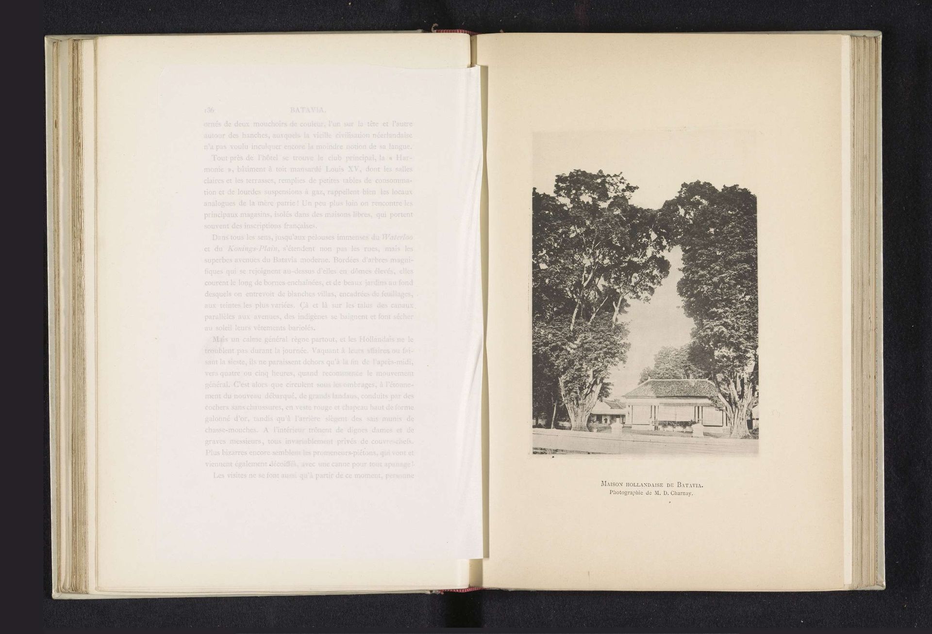 Exterieur van een Hollands huis te Batavia by Désiré Charnay