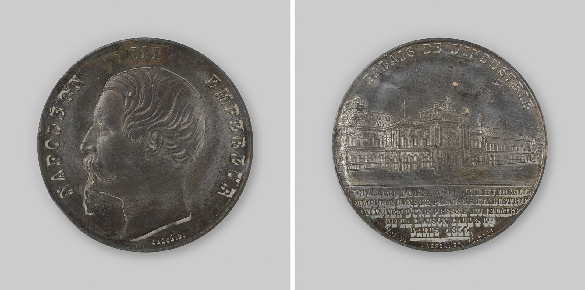 Wereldtentoonstelling in het Palais de l'Industrie te Parijs, ter ere van Napoleon III, keizer der Fransen, penning geslagen tijdens de tentoonstelling met een muntpers van Maison Cail & Cie. by Armand-Auguste Caqué