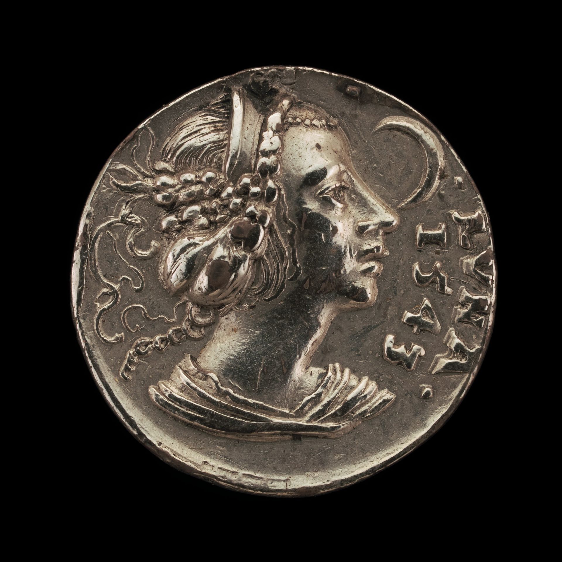 Luna [obverse] by Concz Welcz