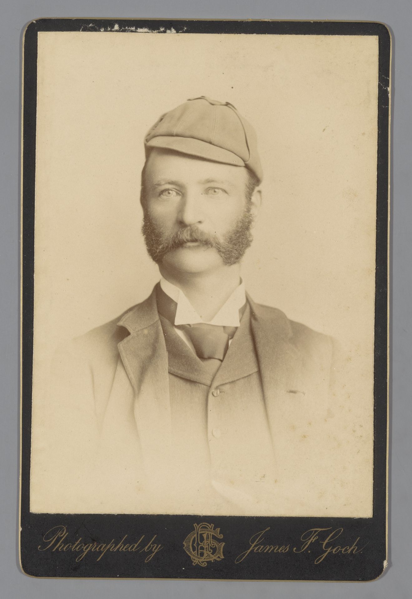 Portret van een onbekende man met een pet by James F. Goch