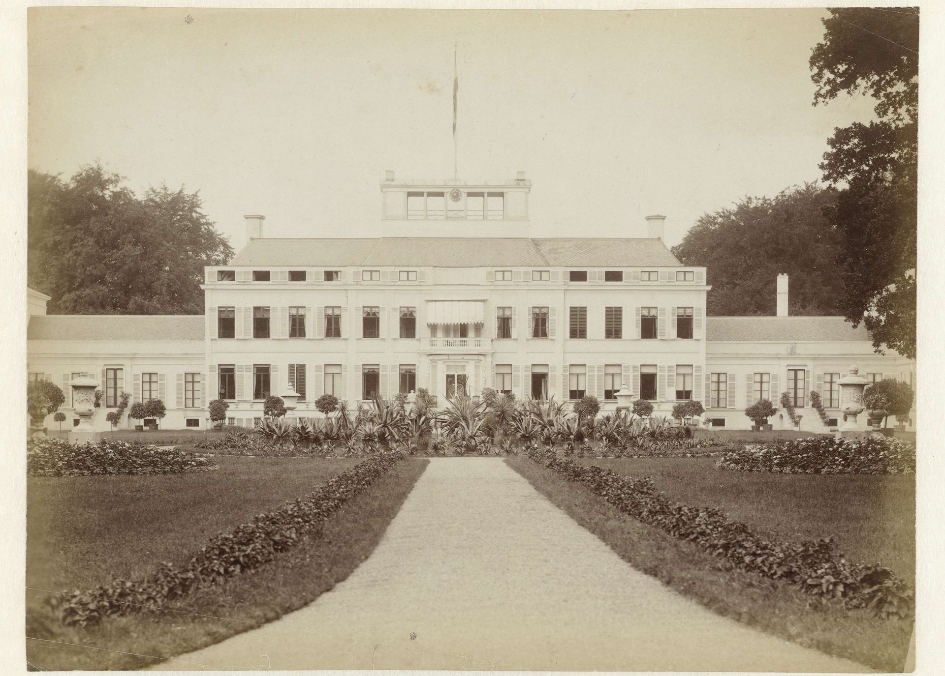 Exterieur van paleis Soestdijk by Anonymous