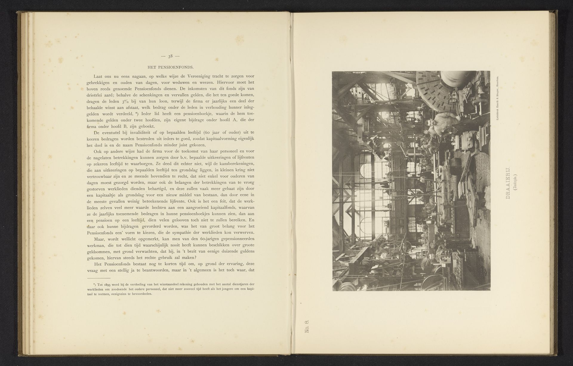 Interieur met werknemers van de machinefabriek van Gebroeders Stork & Co by Anonymous