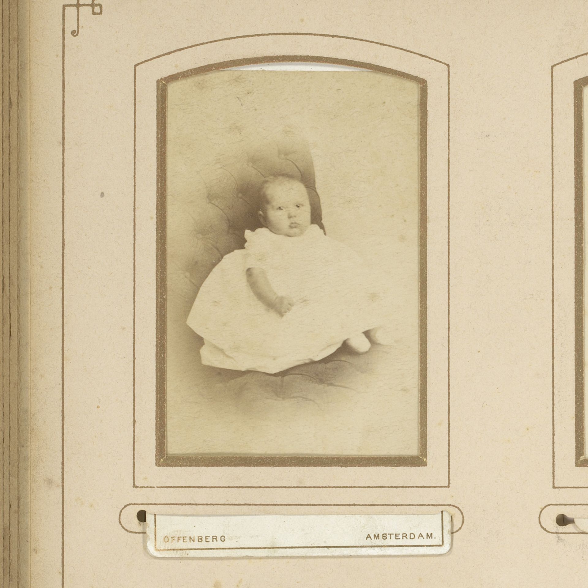 Portret van een baby by Johannes Wilhelmus Franciscus Offenberg
