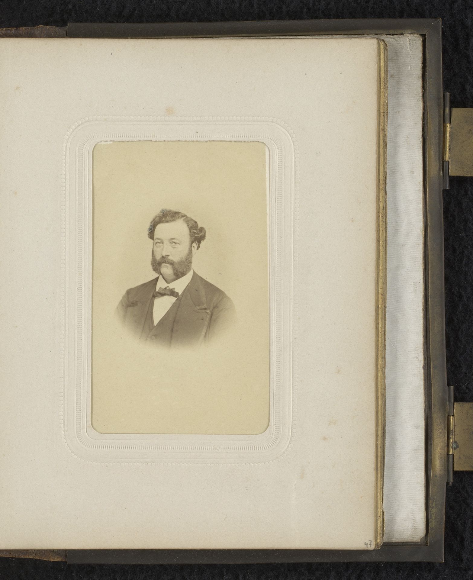 Portret van een man met snor en bakkebaarden by Alexandre Feulard