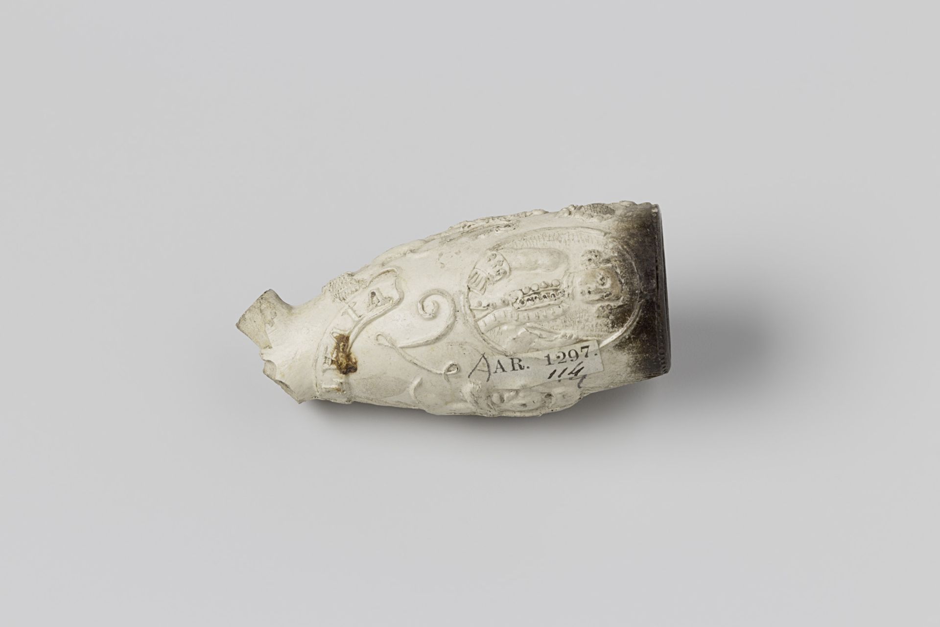 Fragment pijpenkop by Evert Meurs