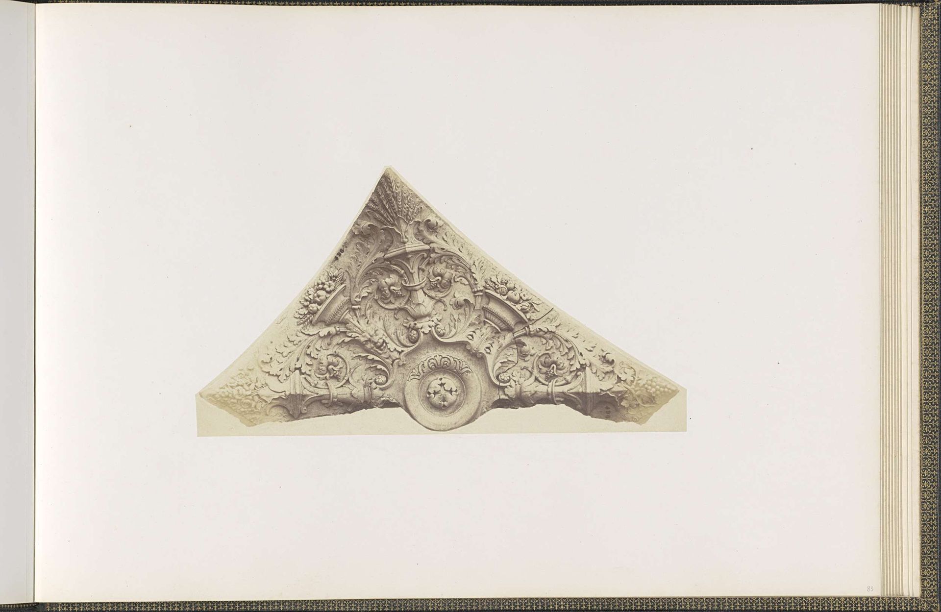 Gipsmodel voor een gewelfversiering van het Palais du Louvre door J. Taxil by Edouard Baldus
