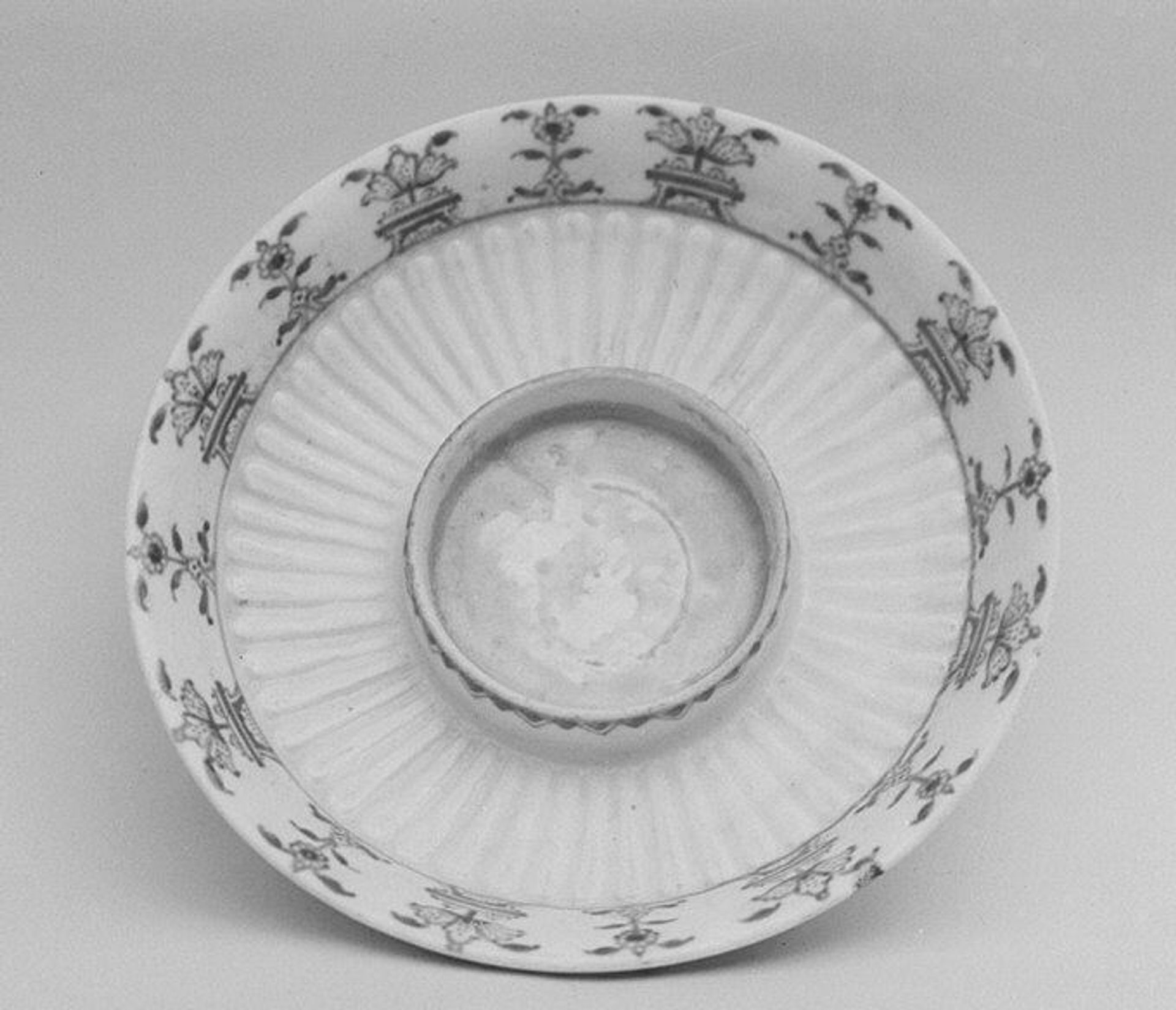 Saucer by Saint-Cloud factory