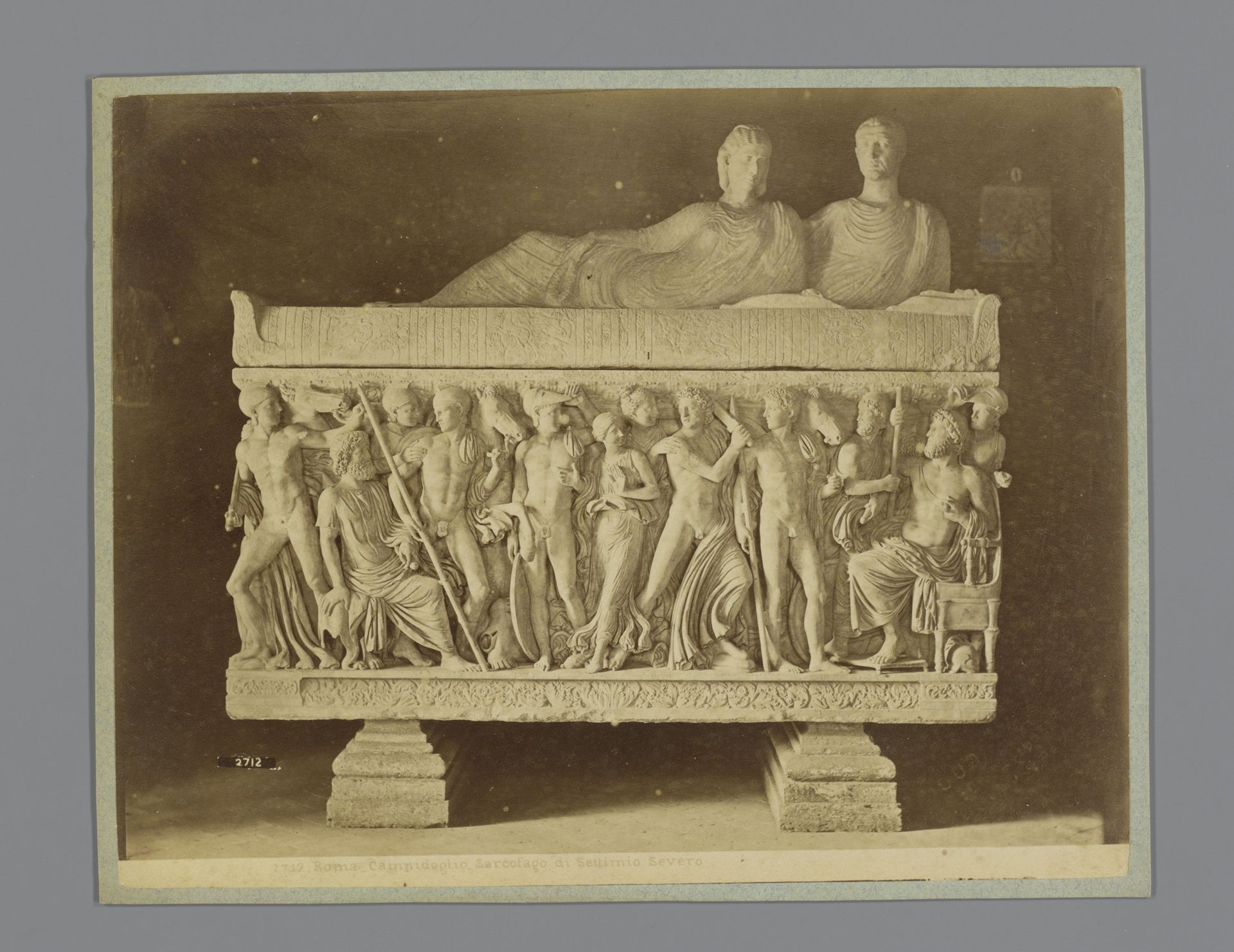 Sarcofaag van Severus Alexander en zijn moeder Julia Mamaea by Anonymous
