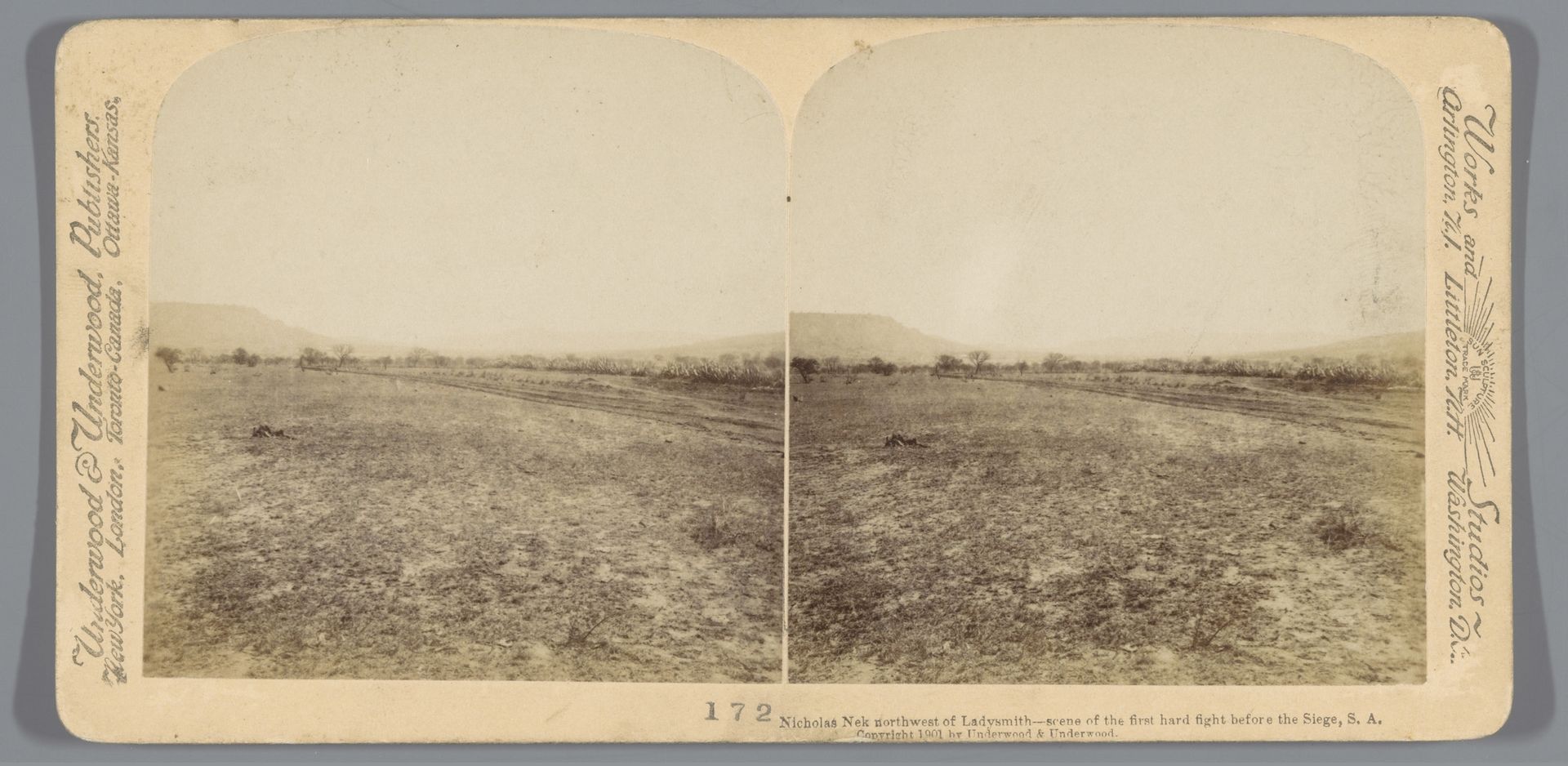 Gezicht op een vlakte bij Ladysmith waar in de Tweede Boerenoorlog is gevochten by Underwood & Underwood
