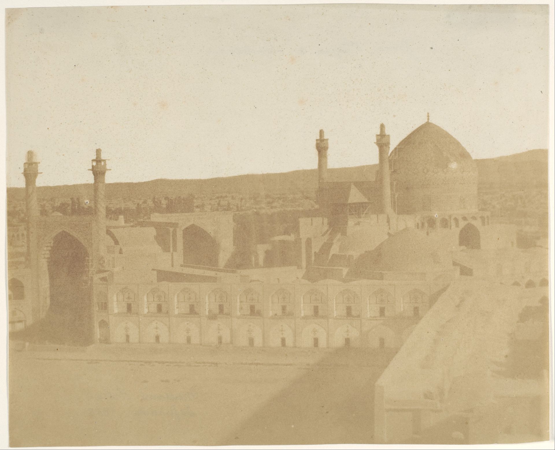 Yran, Piazza a Isphaan by Luigi Pesce