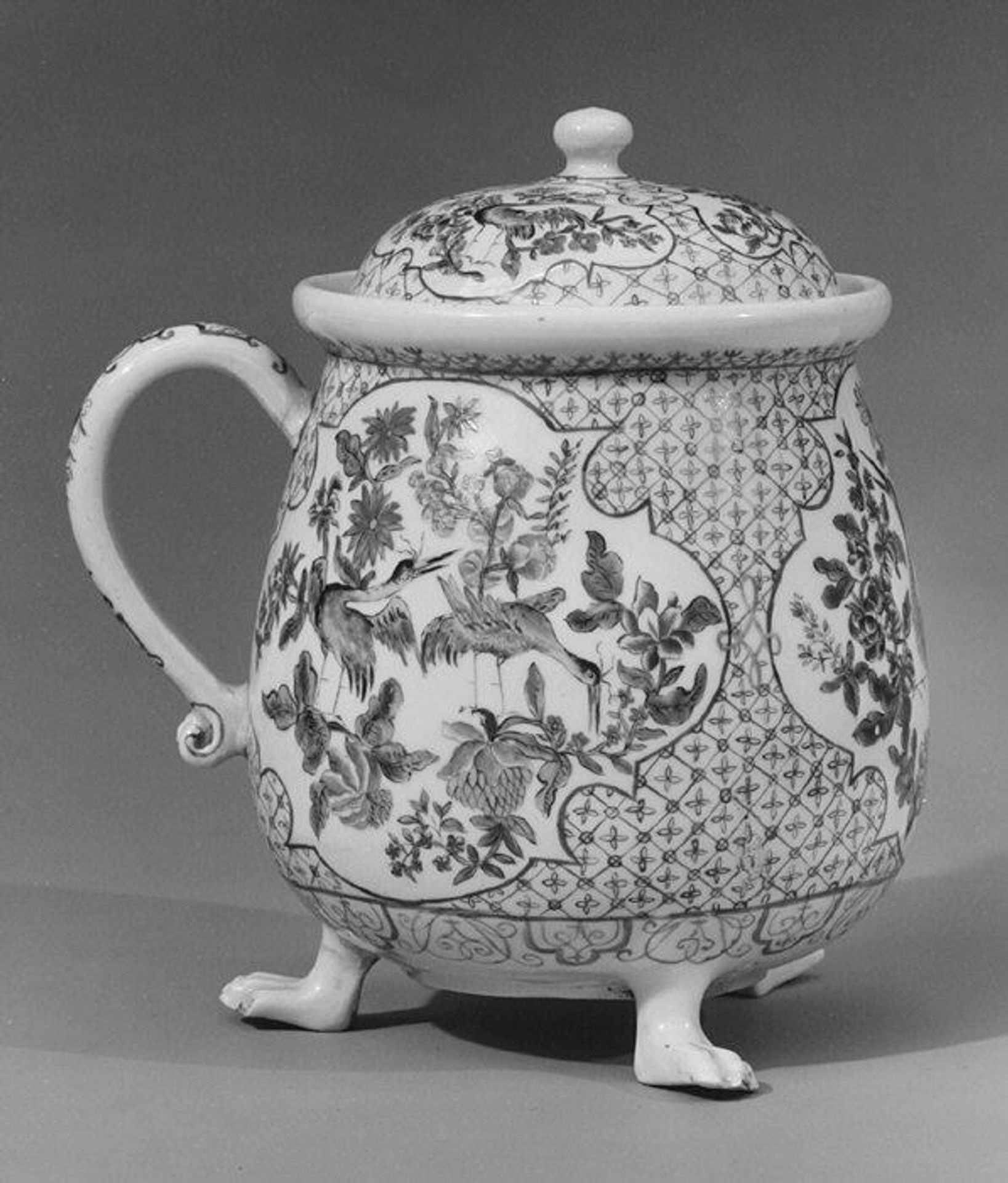 Sugar box with cover by Meissen Manufactory
