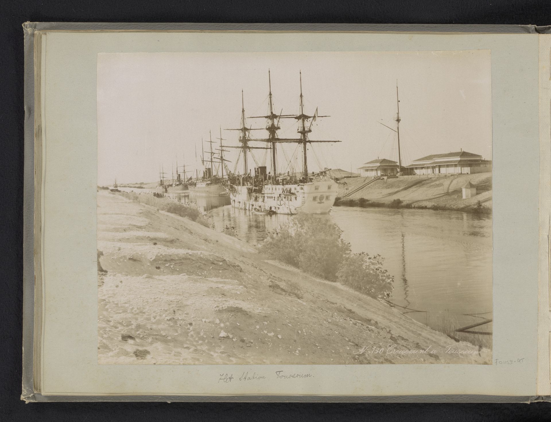 Zeilschepen op een kanaal by C. & G. Zangaki