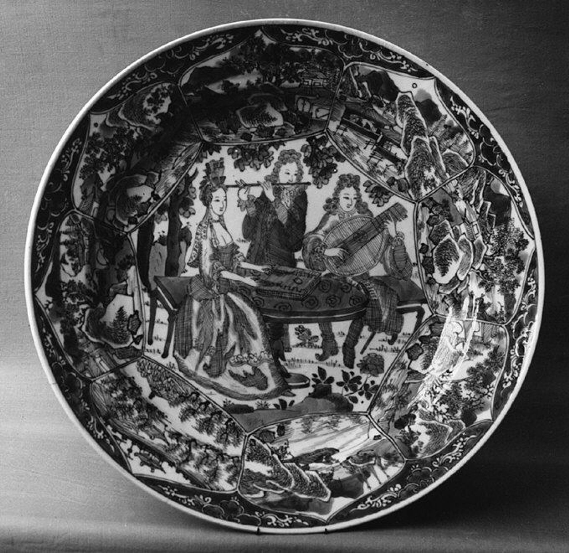 Dish by Nicolas Bonnart