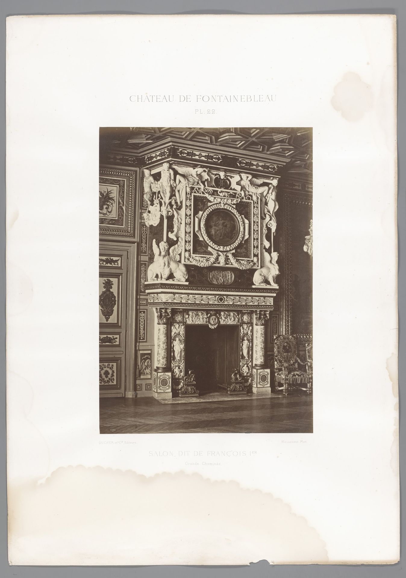 Gezicht op een haard in de Salon François Ier van het Kasteel van Fontainebleau, Frankrijk by Médéric Mieusement