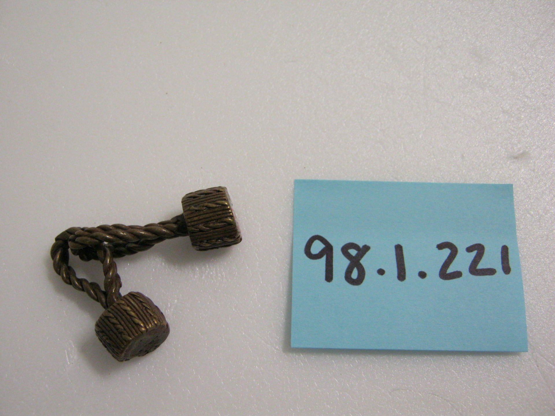 Goldweight [Linked Knots] by Akan