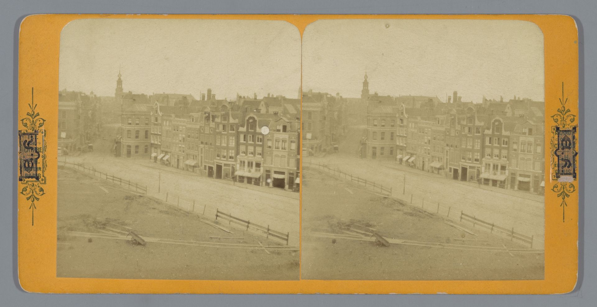 Gezicht op het Rembrandtplein in Amsterdam by E.L.