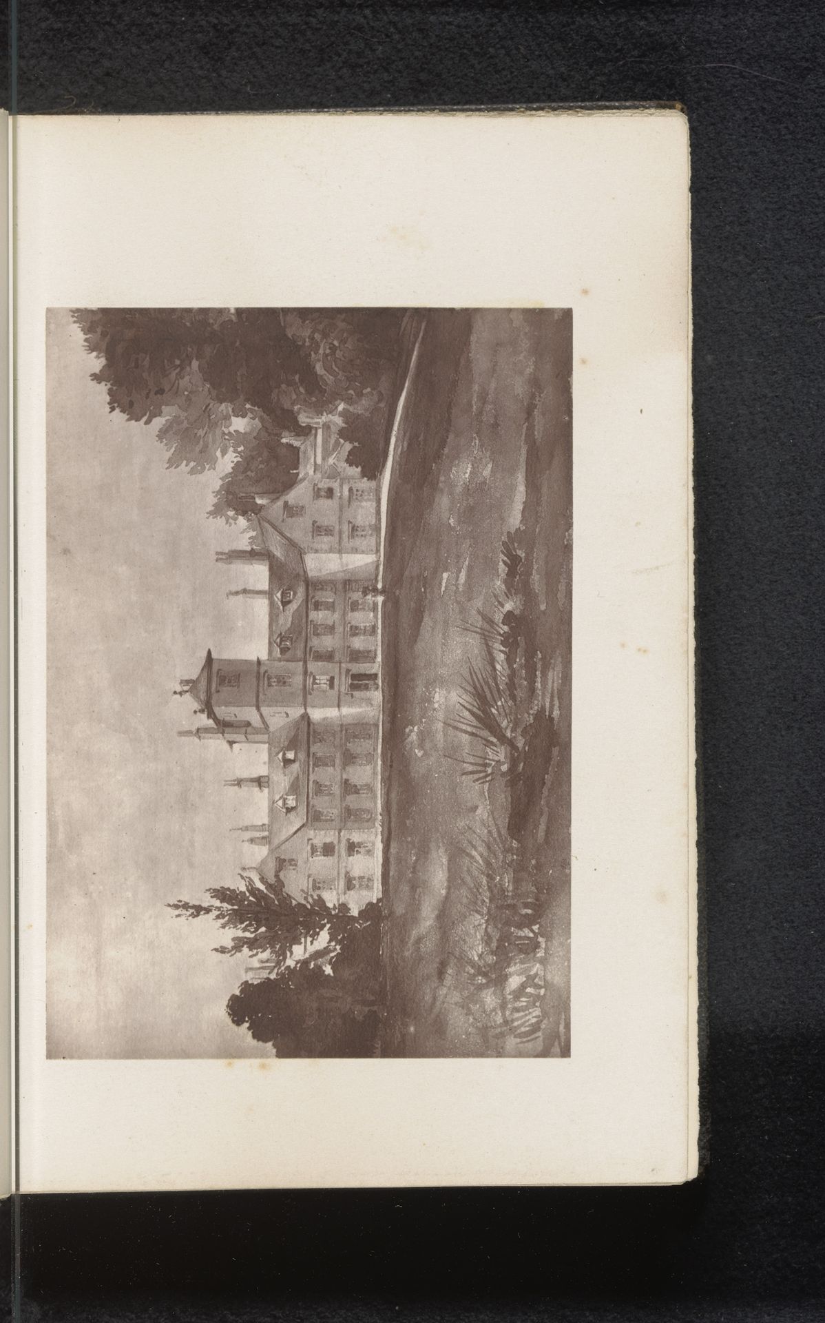 Fotoreproductie van een schildering, voorstellende een gezicht op Toft Hall te Cheshire by Anonymous