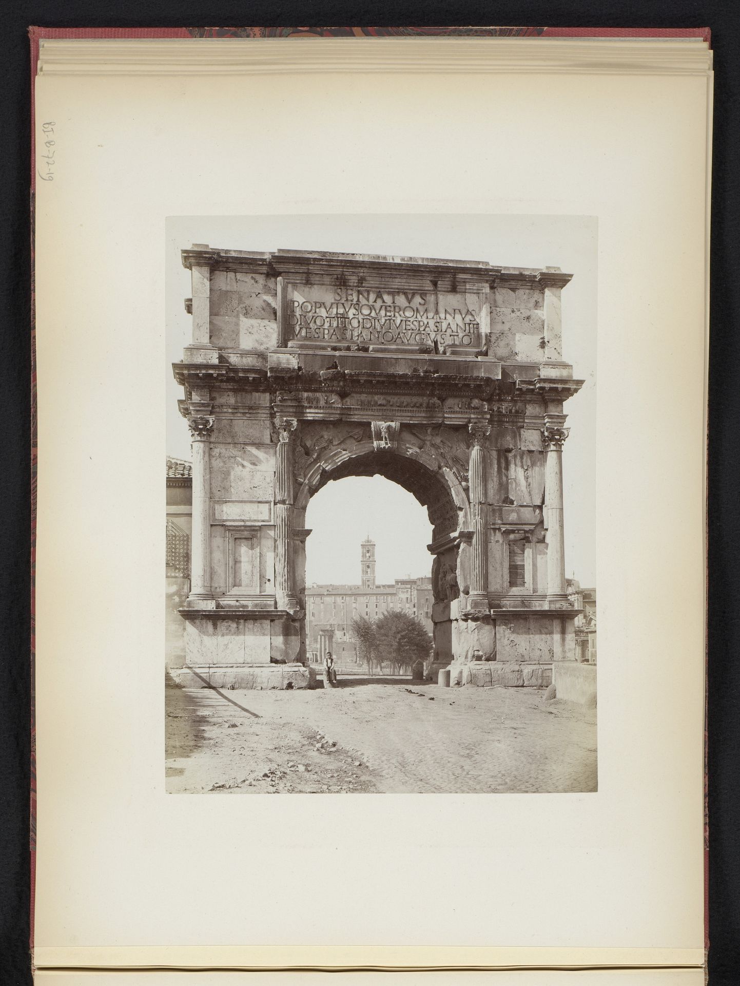 Triomfboog van Titus te Rome, Italië by Giacomo Brogi